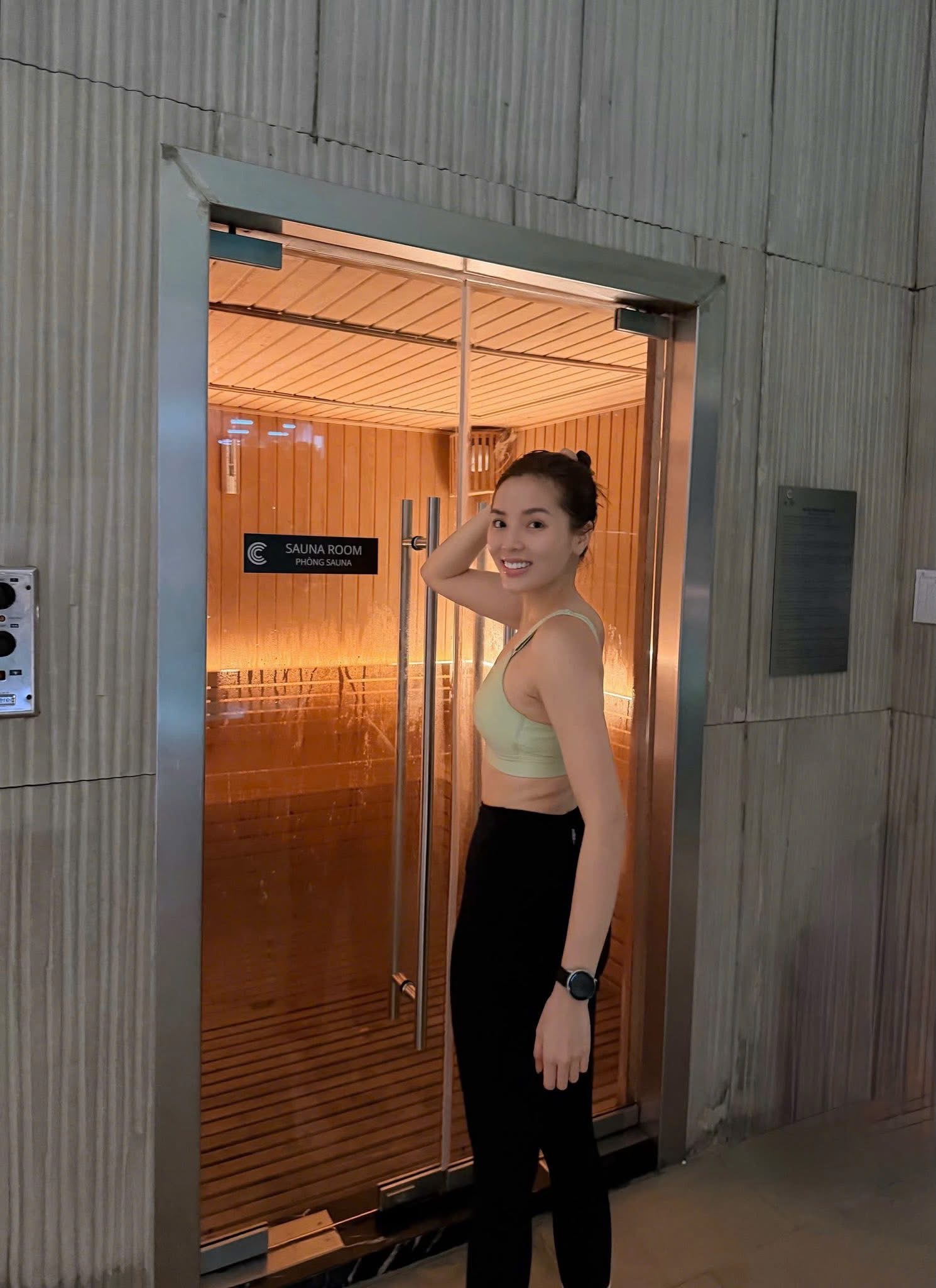 Kỳ Duy&ecirc;n rủ Thi&ecirc;n &Acirc;n l&agrave;m đẹp, tiện "flex" lu&ocirc;n body n&eacute;t căng- Ảnh 1.