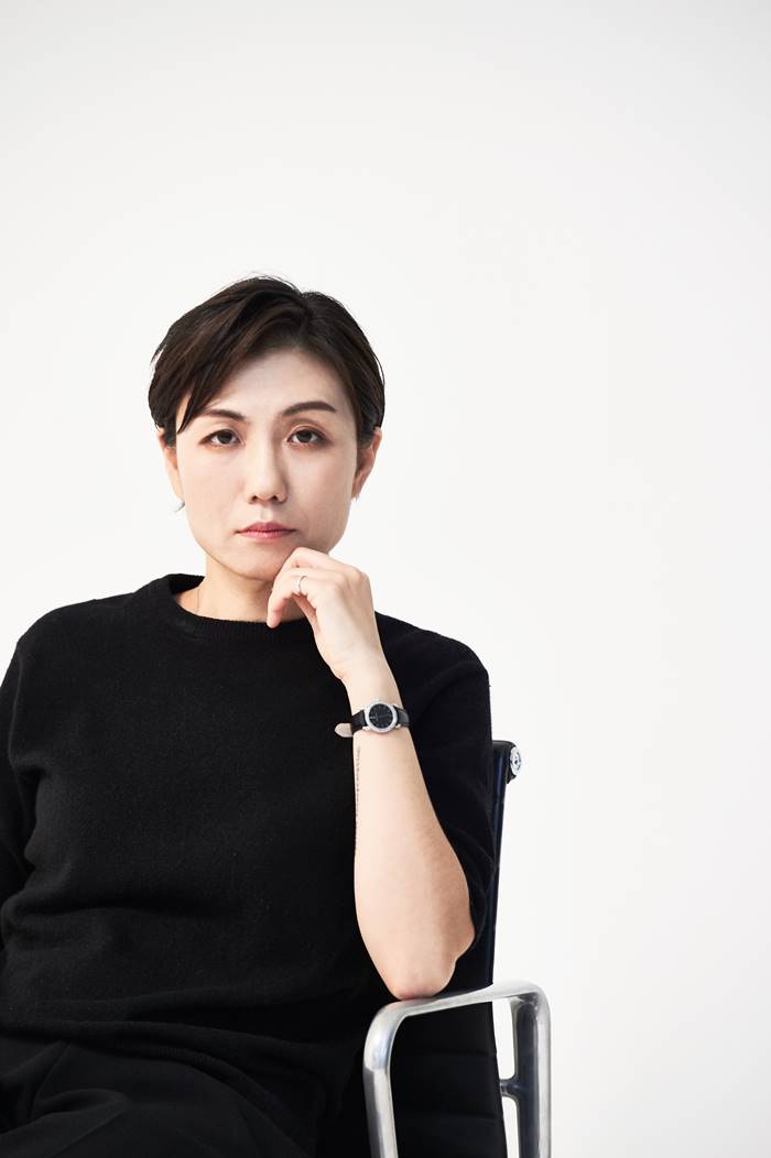 Vụ tiểu tam bị gh&eacute;t nhất showbiz ngoại t&igrave;nh với chủ tịch U70: Xuất hiện c&ocirc; g&aacute;i ngồi kh&ocirc;ng cũng l&atilde;nh đạn!- Ảnh 4.