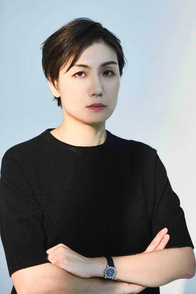 Vụ tiểu tam bị gh&eacute;t nhất showbiz ngoại t&igrave;nh với chủ tịch U70: Xuất hiện c&ocirc; g&aacute;i ngồi kh&ocirc;ng cũng l&atilde;nh đạn!- Ảnh 2.