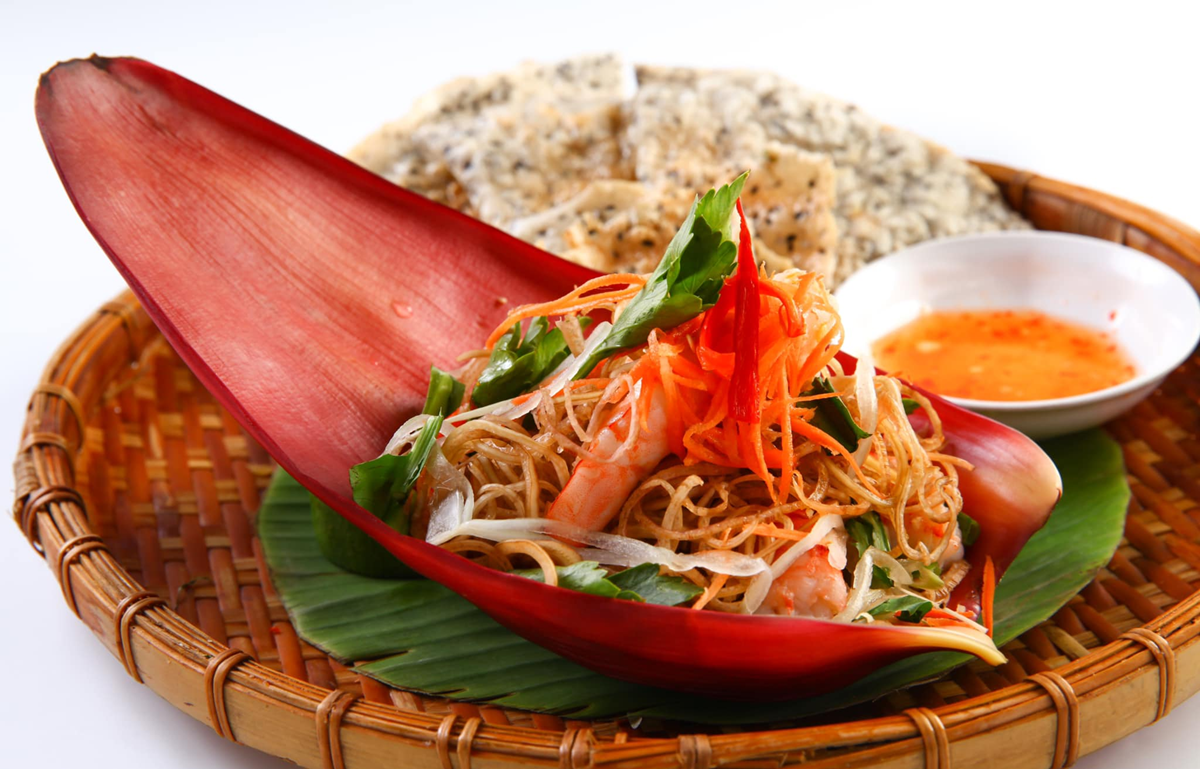 Loại rau xưa &ldquo;cứu đ&oacute;i&rdquo;, nay được v&iacute; như &ldquo;nh&acirc;n s&acirc;m của người ngh&egrave;o&rdquo; chợ Việt b&aacute;n nhiều- Ảnh 1.