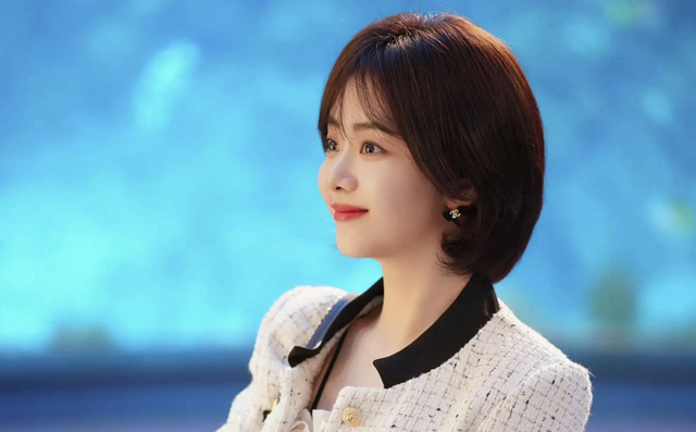 Nhan sắc thăng hạng của Đ&agrave;m T&ugrave;ng Vận qua nhiều năm: U40 vẫn khiến người ta "u m&ecirc;", b&iacute; quyết nằm ở th&oacute;i quen ăn uống "nhỏ m&agrave; c&oacute; v&otilde;"- Ảnh 8.