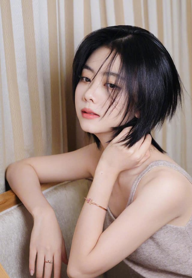 Nhan sắc thăng hạng của Đ&agrave;m T&ugrave;ng Vận qua nhiều năm: U40 vẫn khiến người ta "u m&ecirc;", b&iacute; quyết nằm ở th&oacute;i quen ăn uống "nhỏ m&agrave; c&oacute; v&otilde;"- Ảnh 5.