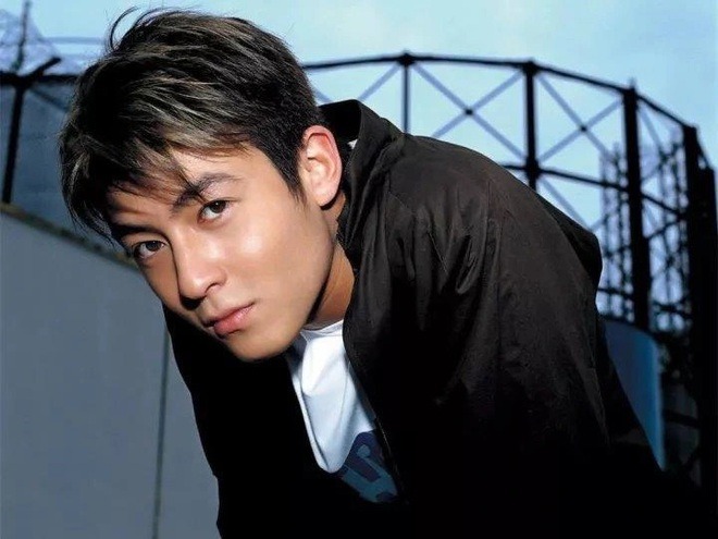 "Badboy kh&eacute;t tiếng" gầy rộc gi&agrave; ch&aacute;t g&acirc;y sốc, v&igrave; 1.300 tấm ảnh m&agrave; vĩnh viễn bị showbiz "cấm cửa"- Ảnh 13.