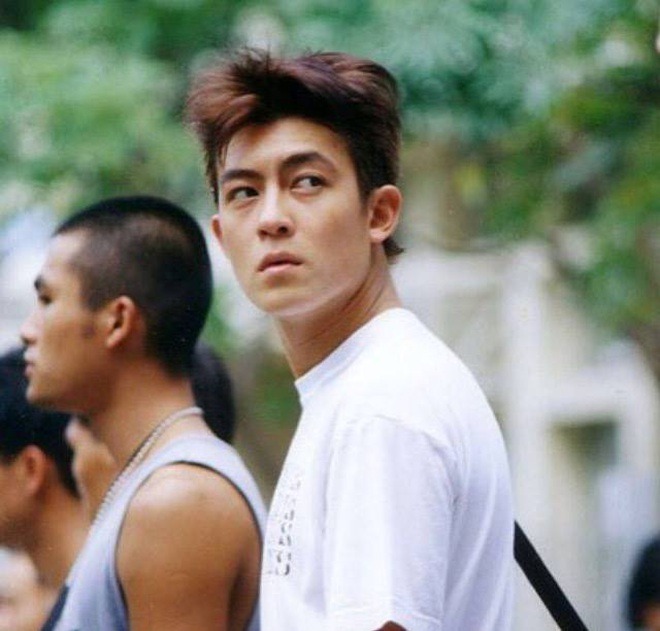 "Badboy kh&eacute;t tiếng" gầy rộc gi&agrave; ch&aacute;t g&acirc;y sốc, v&igrave; 1.300 tấm ảnh m&agrave; vĩnh viễn bị showbiz "cấm cửa"- Ảnh 12.