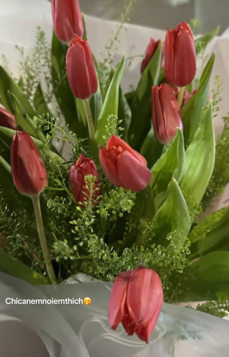 4 năm y&ecirc;u đương của Đại u&yacute; v&agrave; H&ograve;a Minzy: Nhiều chi tiết tr&ugrave;ng hợp kh&oacute; l&yacute; giải, được hỏi cưới trước l&uacute;c &ocirc;ng nội qua đời- Ảnh 4.