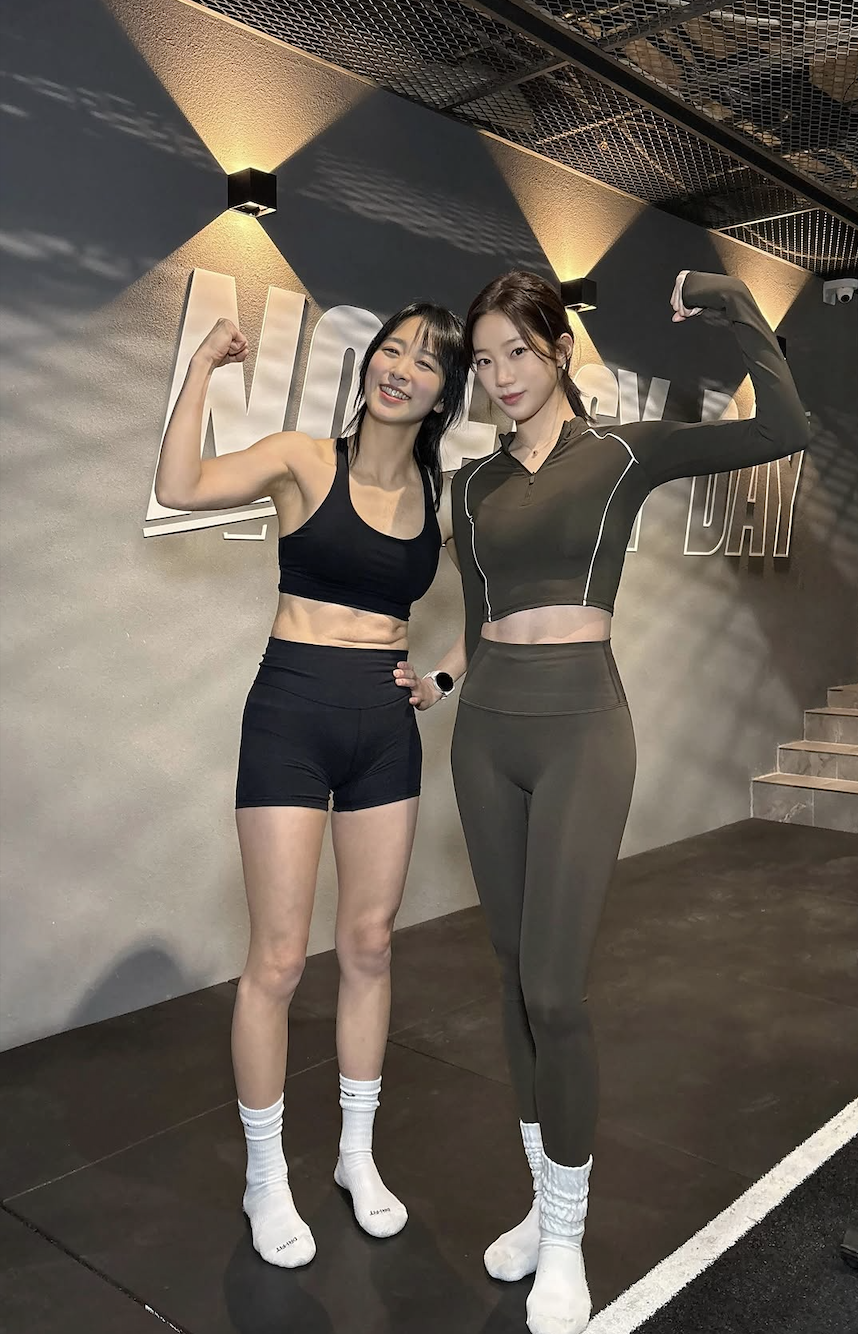 30 triệu người "chết điếng" khi xem g&aacute;i H&agrave;n tập l&ecirc;n cơ bụng số 11: Ai qua được 17 gi&acirc;y n&agrave;y kiểu g&igrave; cũng sẽ đẹp- Ảnh 1.