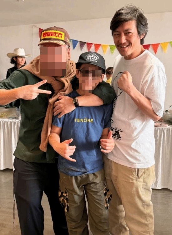 "Badboy kh&eacute;t tiếng" gầy rộc gi&agrave; ch&aacute;t g&acirc;y sốc, v&igrave; 1.300 tấm ảnh m&agrave; vĩnh viễn bị showbiz "cấm cửa"- Ảnh 3.