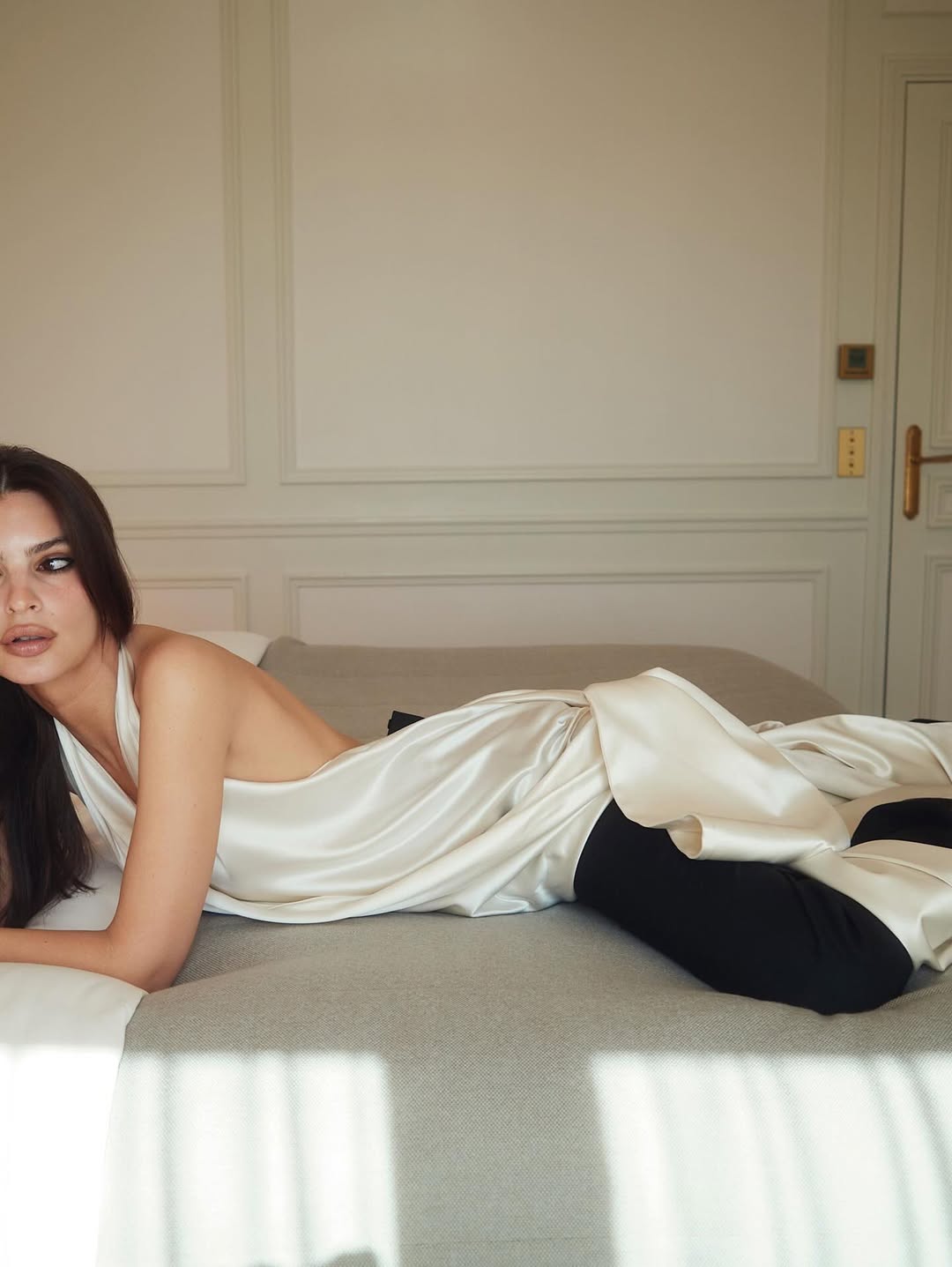 Người mẫu 34 tuổi khoe th&acirc;n với &aacute;o hiểm h&oacute;c: D&acirc;n t&igrave;nh thấy đẹp nhưng &iacute;t ai d&aacute;m thử- Ảnh 9.