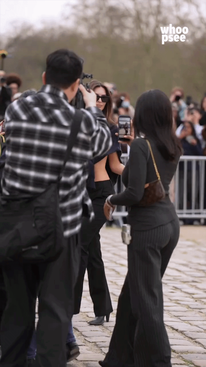 Người mẫu 34 tuổi khoe th&acirc;n với &aacute;o hiểm h&oacute;c: D&acirc;n t&igrave;nh thấy đẹp nhưng &iacute;t ai d&aacute;m thử- Ảnh 5.