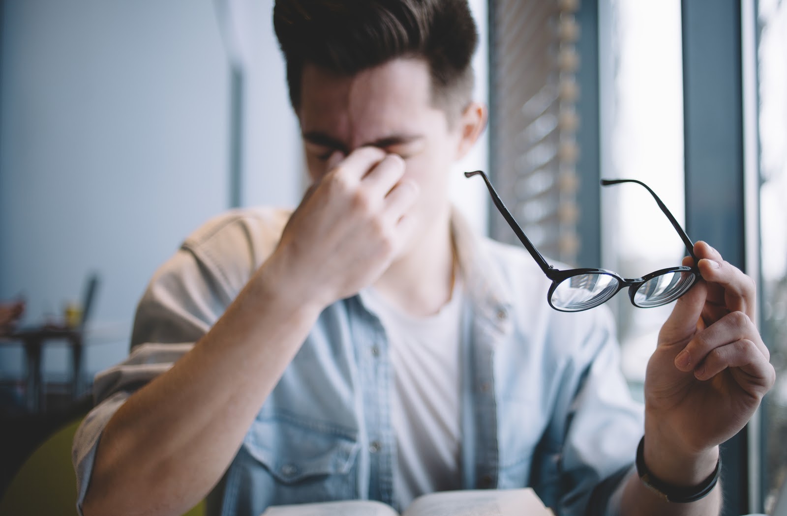 Thấy dấu hiệu n&agrave;y ở mắt, cẩn thận kẻo đột quỵ đang "g&otilde; cửa"- Ảnh 1.