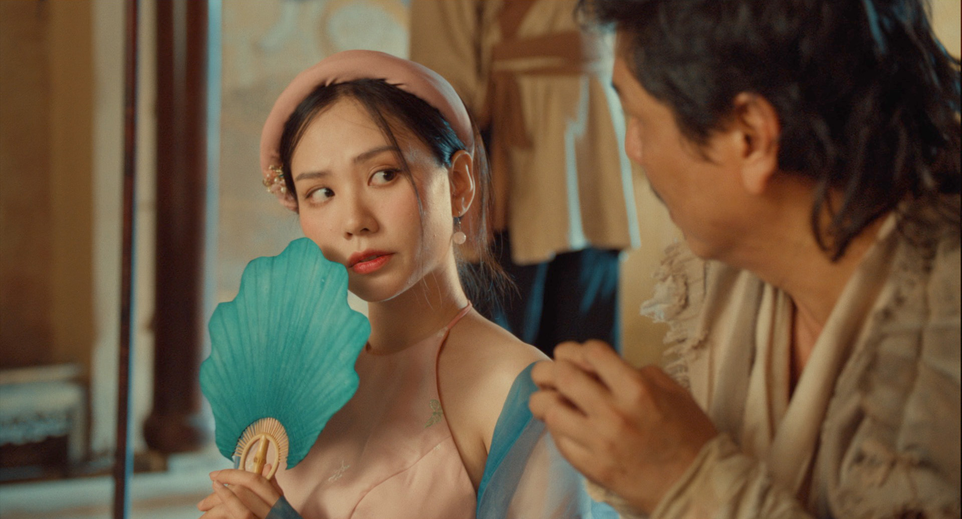 Xem phim cổ trang Việt n&agrave;y cười tắt thở mất th&ocirc;i: Nữ ch&iacute;nh l&agrave; Hoa hậu đẹp nức tiếng, tấu h&agrave;i duy&ecirc;n đ&aacute;o để- Ảnh 2.