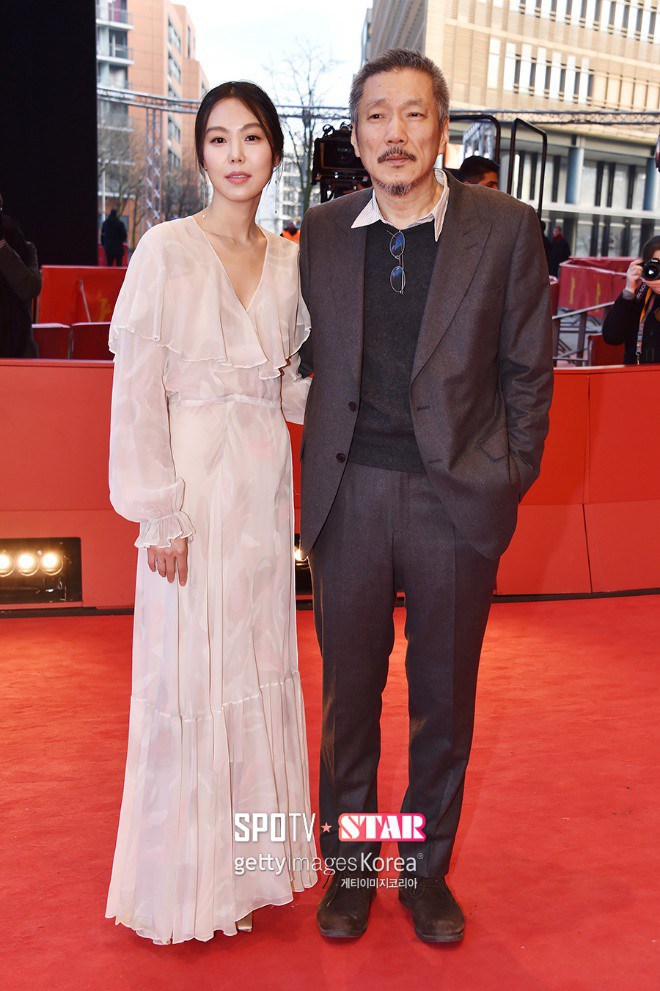 Vụ tiểu tam bị gh&eacute;t nhất showbiz ngoại t&igrave;nh với chủ tịch U70: Xuất hiện c&ocirc; g&aacute;i ngồi kh&ocirc;ng cũng l&atilde;nh đạn!- Ảnh 5.