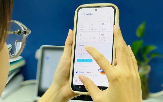 Người phụ nữ Thanh Ho&aacute; c&oacute; d&ograve;ng tiền 400 triệu đồng chuyển v&agrave;o t&agrave;i khoản của 1 người quốc tịch Nga: Cảnh s&aacute;t Kinh tế v&agrave;o cuộc l&agrave;m r&otilde; giao dịch- Ảnh 1.