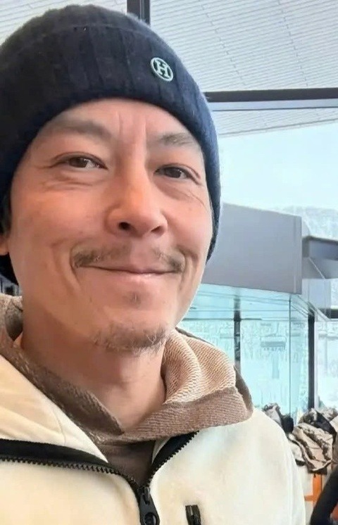 "Badboy kh&eacute;t tiếng" gầy rộc gi&agrave; ch&aacute;t g&acirc;y sốc, v&igrave; 1.300 tấm ảnh m&agrave; vĩnh viễn bị showbiz "cấm cửa"- Ảnh 7.