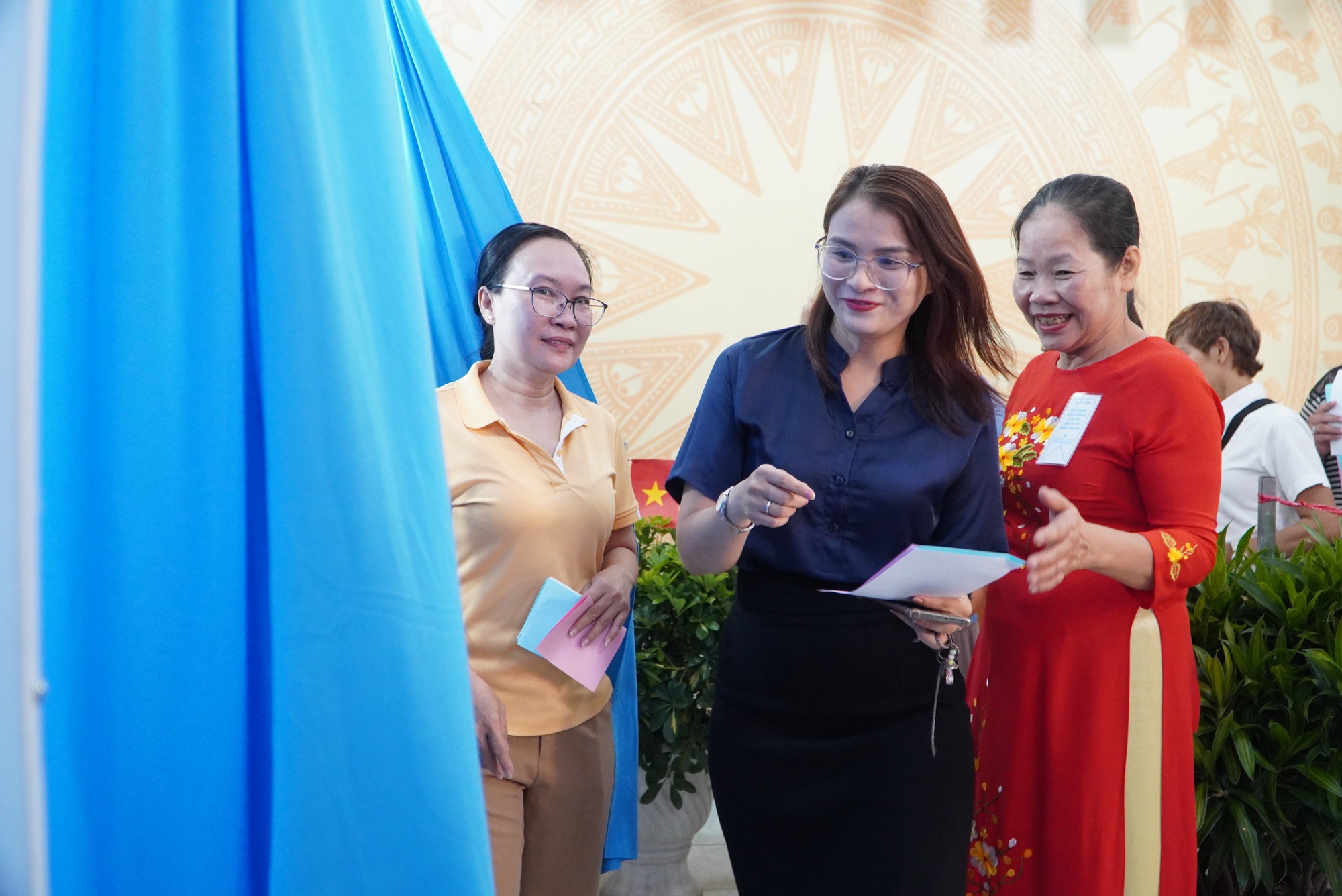 Cận cảnh buổi bầu cử thử nghiệm tại phường Di&ecirc;n Hồng, TPHCM- Ảnh 6.