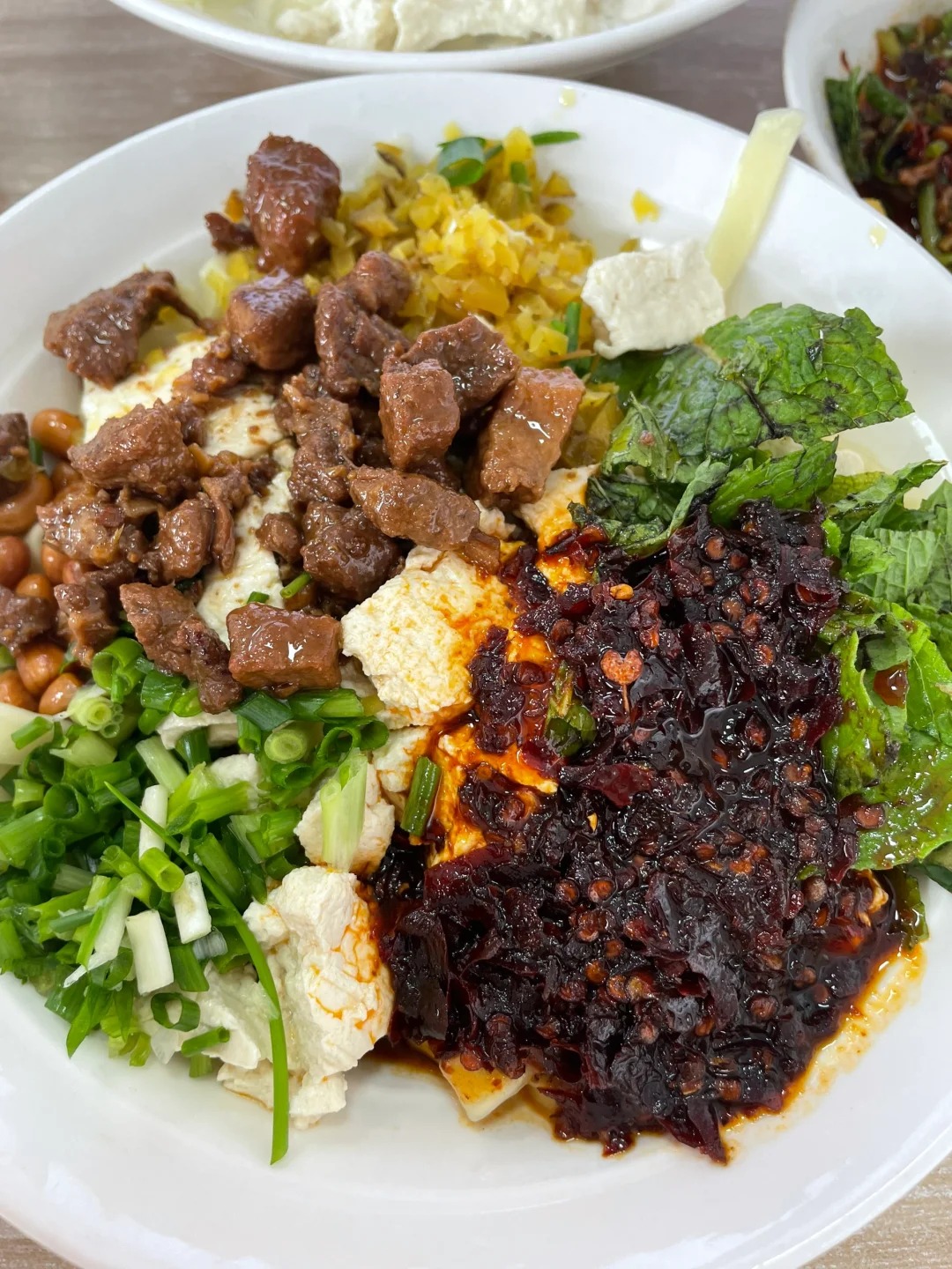 Kh&aacute;m ph&aacute; 6 m&oacute;n ăn lề đường "đỉnh n&oacute;c" khiến d&acirc;n bản địa m&ecirc; mẩn ở Tứ Xuy&ecirc;n, m&oacute;n số 6 giống hệt b&aacute;nh m&igrave; ph&aacute; lấu Việt Nam!- Ảnh 15.