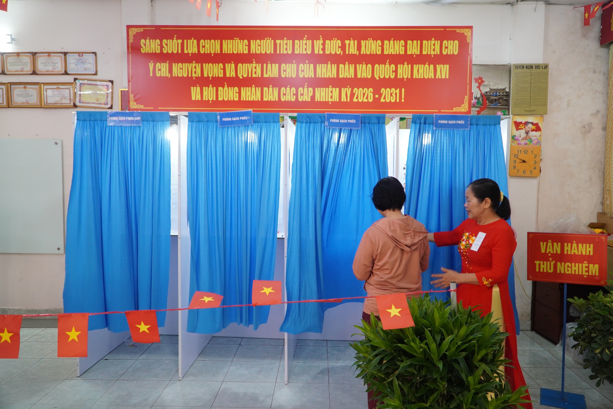 Cận cảnh buổi bầu cử thử nghiệm tại phường Di&ecirc;n Hồng, TPHCM- Ảnh 5.