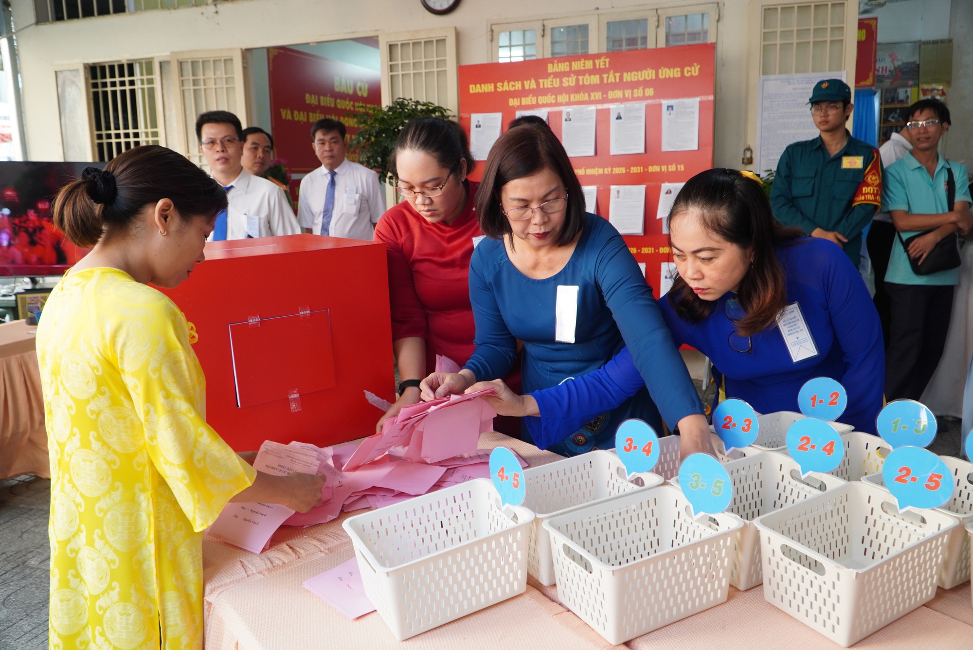 Cận cảnh buổi bầu cử thử nghiệm tại phường Di&ecirc;n Hồng, TPHCM- Ảnh 9.