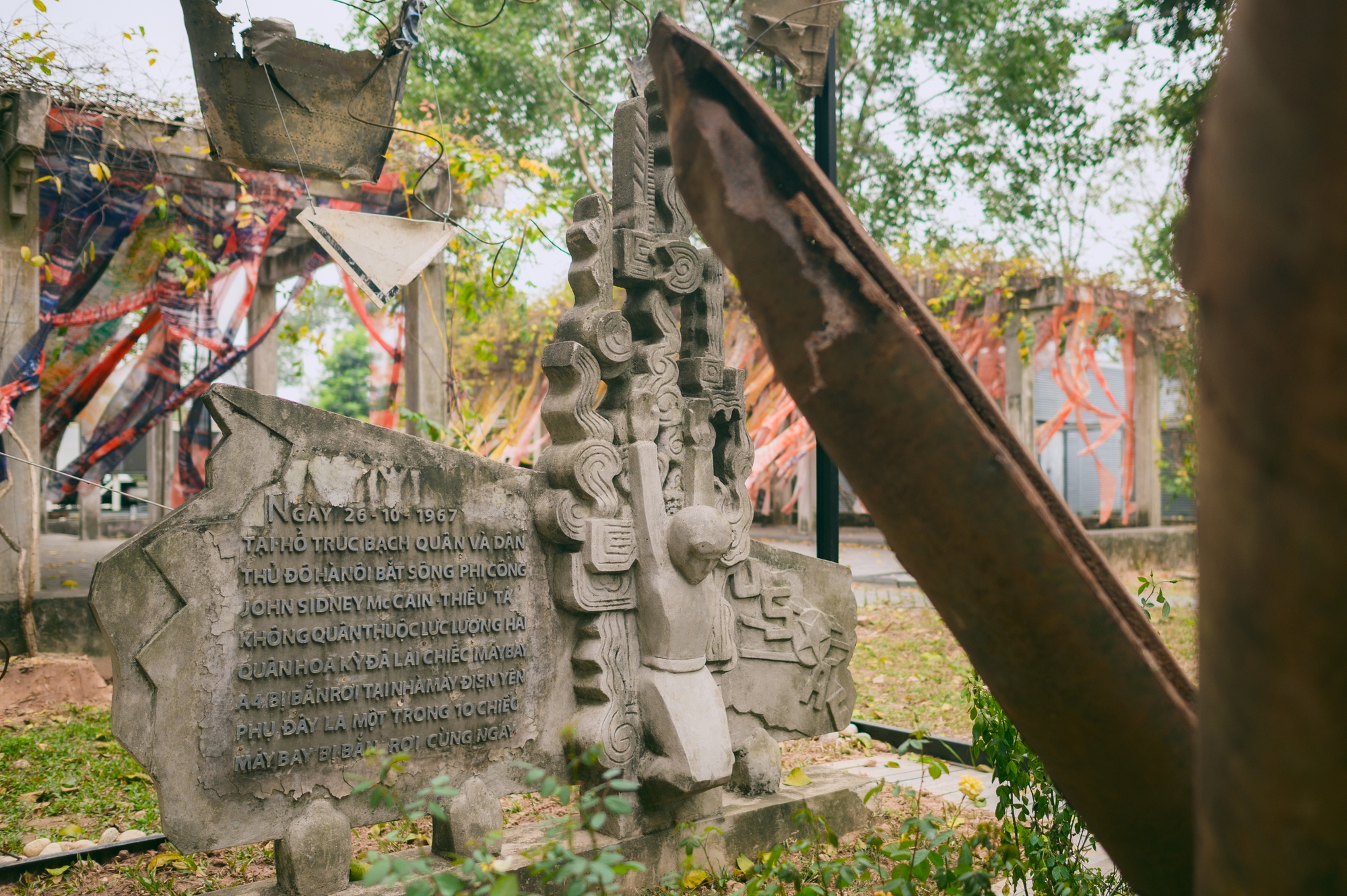 Đem cả x&aacute;c m&aacute;y bay v&agrave; vỏ bom ra trưng b&agrave;y, 2 kh&ocirc;ng gian nghệ thuật mới ở Bảo t&agrave;ng H&agrave; Nội khiến nhiều người nổi da g&agrave;- Ảnh 17.