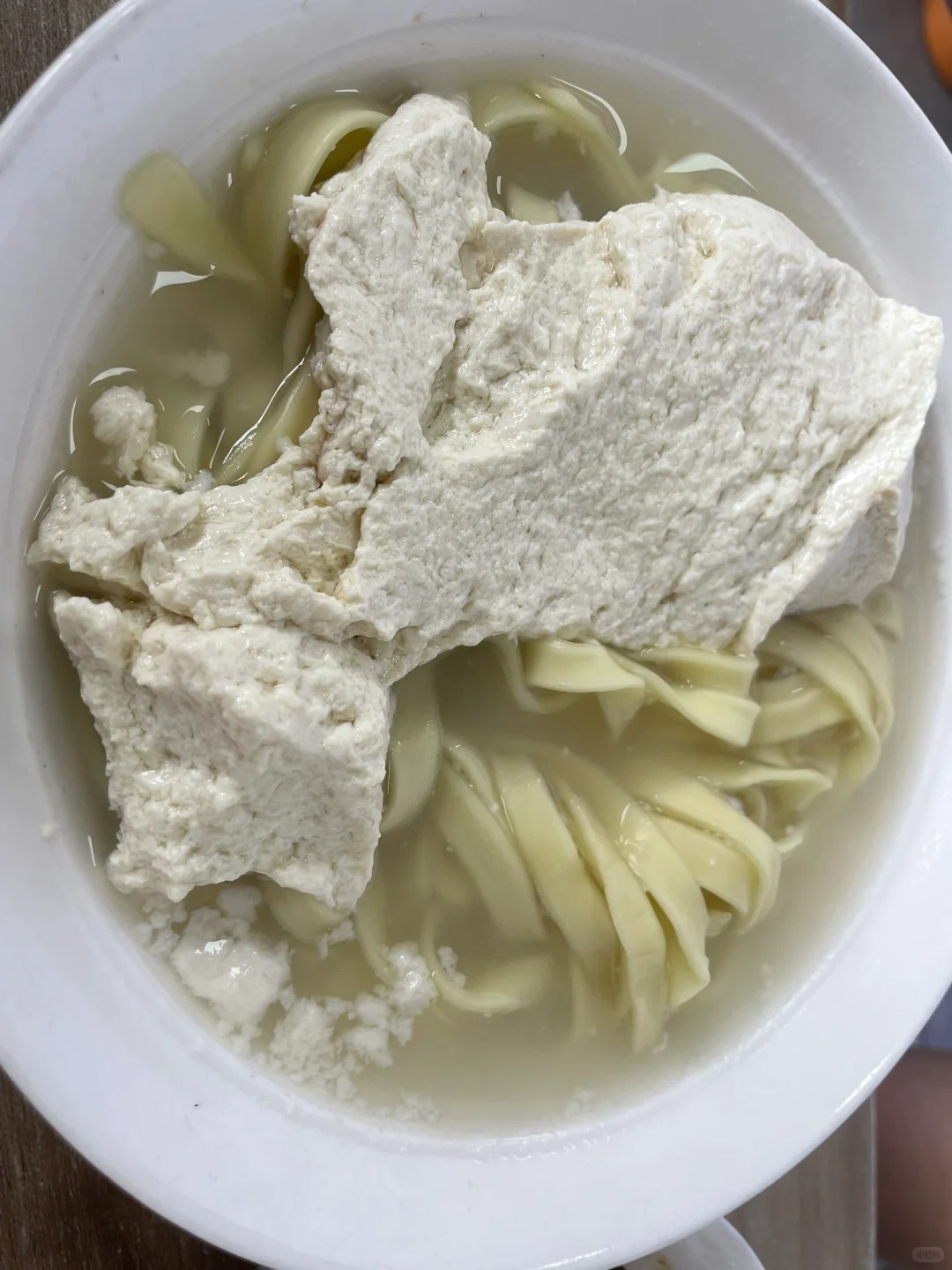 Kh&aacute;m ph&aacute; 6 m&oacute;n ăn lề đường "đỉnh n&oacute;c" khiến d&acirc;n bản địa m&ecirc; mẩn ở Tứ Xuy&ecirc;n, m&oacute;n số 6 giống hệt b&aacute;nh m&igrave; ph&aacute; lấu Việt Nam!- Ảnh 14.