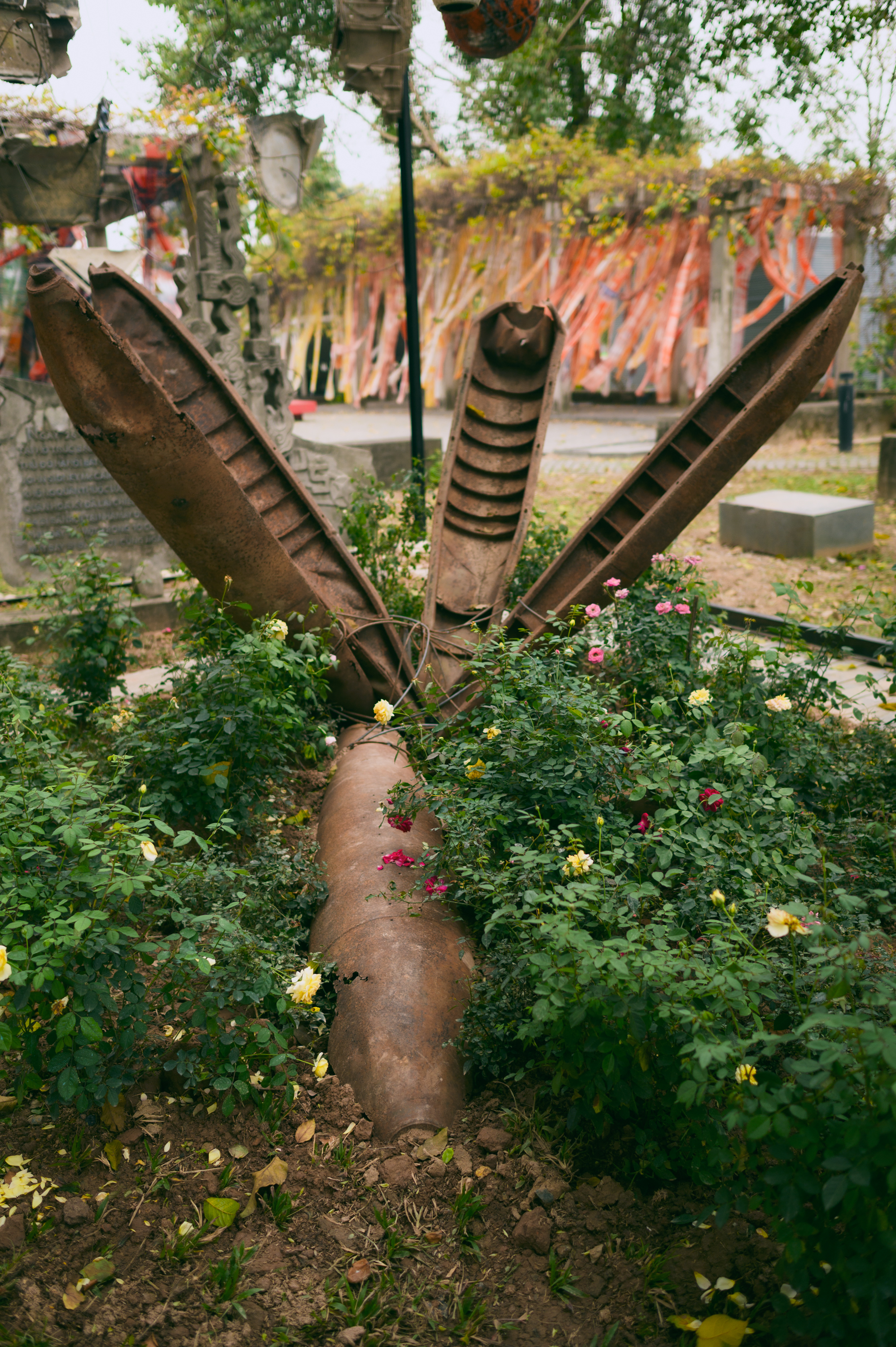 Đem cả x&aacute;c m&aacute;y bay v&agrave; vỏ bom ra trưng b&agrave;y, 2 kh&ocirc;ng gian nghệ thuật mới ở Bảo t&agrave;ng H&agrave; Nội khiến nhiều người nổi da g&agrave;- Ảnh 2.