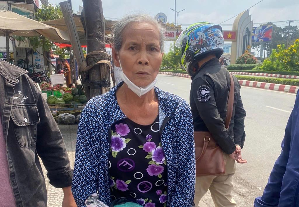 V&acirc;y bắt th&agrave;nh c&ocirc;ng đối tượng Nguyễn Thị Tha sinh năm 1958- Ảnh 1.