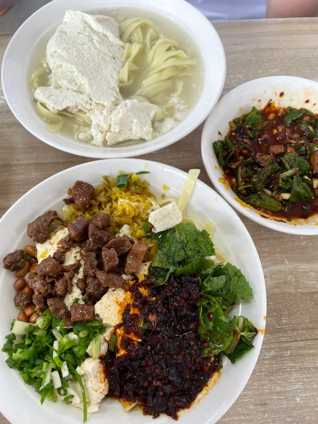 Kh&aacute;m ph&aacute; 6 m&oacute;n ăn lề đường "đỉnh n&oacute;c" khiến d&acirc;n bản địa m&ecirc; mẩn ở Tứ Xuy&ecirc;n, m&oacute;n số 6 giống hệt b&aacute;nh m&igrave; ph&aacute; lấu Việt Nam!- Ảnh 13.