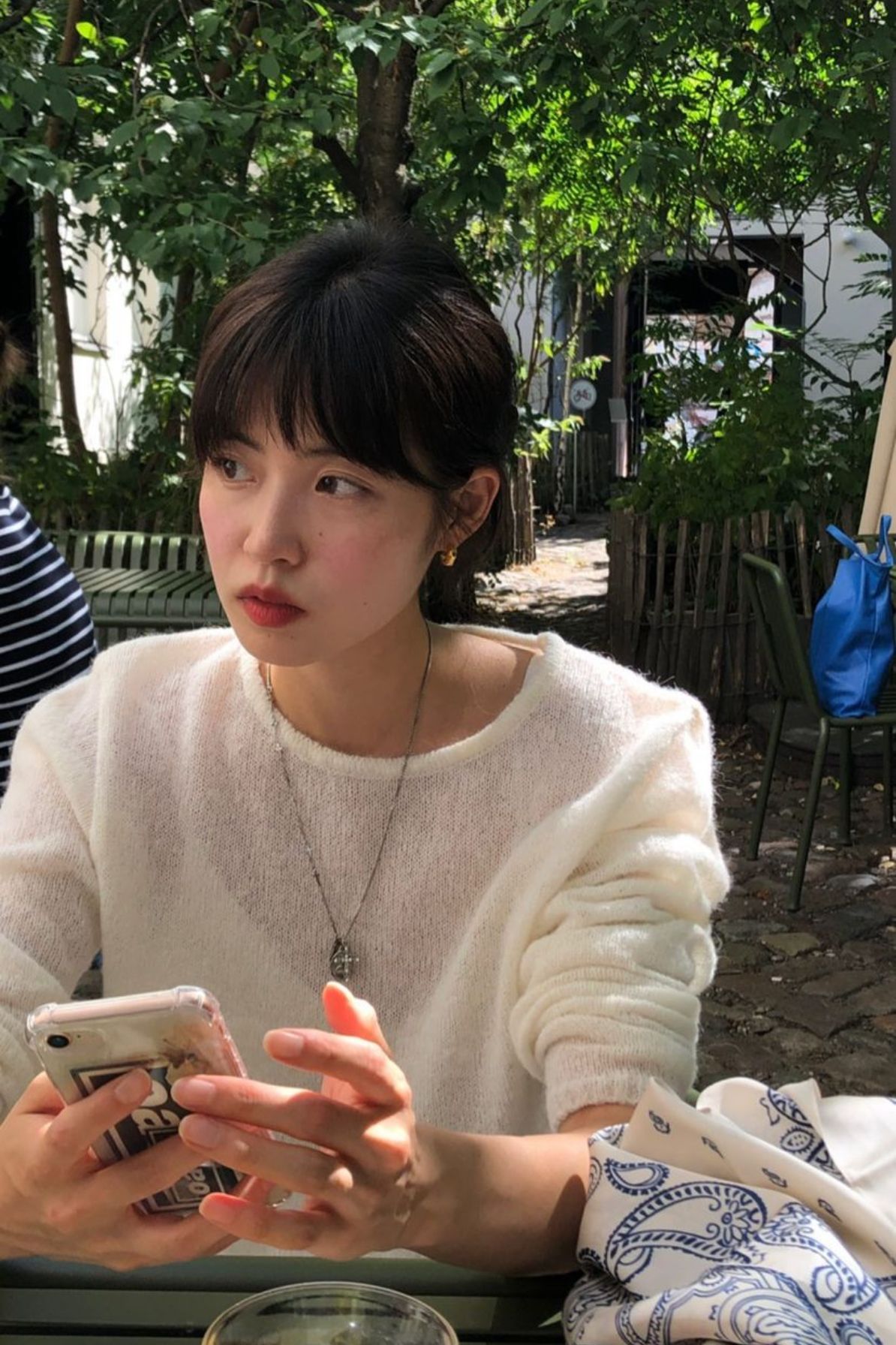 Dẫn mẹ đi mua nh&agrave;, b&agrave; mở vali đưa ra một t&uacute;i v&agrave;ng d&ugrave; lương hưu 0 đồng: To&agrave;n bộ b&iacute; quyết!- Ảnh 1.