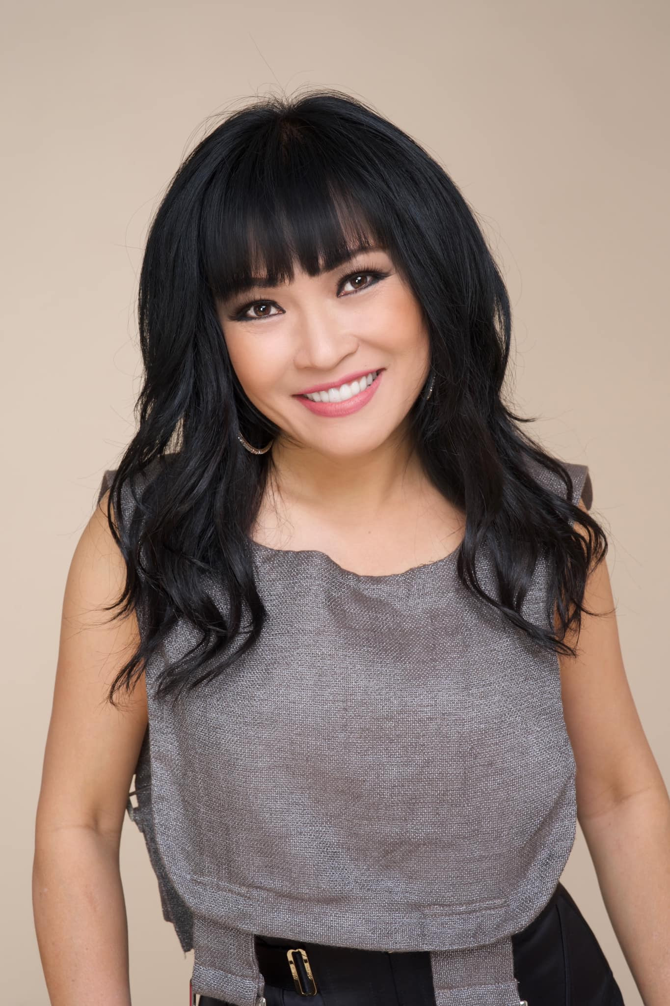 Việt Nam c&oacute; ca sĩ nhận c&aacute;t-x&ecirc; 200 lượng v&agrave;ng, l&agrave; người đầu ti&ecirc;n tổ chức concert ở s&acirc;n vận động- Ảnh 2.