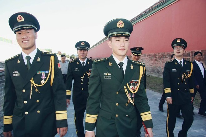 Minh tinh - sĩ quan đặc c&ocirc;ng n&ecirc;n duy&ecirc;n nhờ show nhập ngũ: 