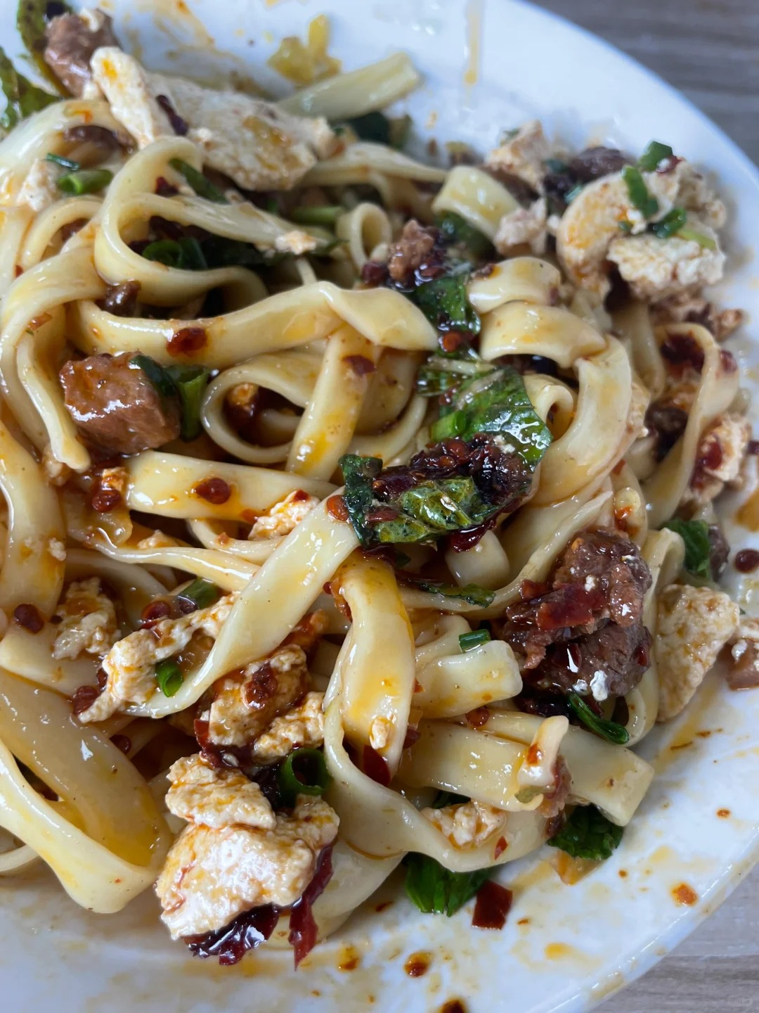 Kh&aacute;m ph&aacute; 6 m&oacute;n ăn lề đường "đỉnh n&oacute;c" khiến d&acirc;n bản địa m&ecirc; mẩn ở Tứ Xuy&ecirc;n, m&oacute;n số 6 giống hệt b&aacute;nh m&igrave; ph&aacute; lấu Việt Nam!- Ảnh 12.