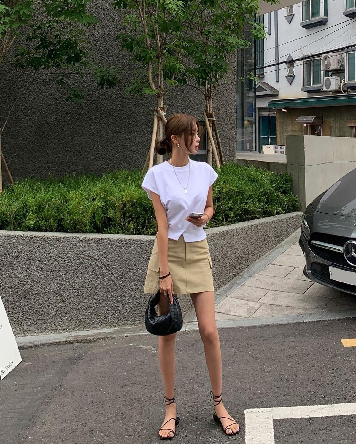 3 mẫu gi&agrave;y h&egrave; &ecirc;m ch&acirc;n t&ocirc;n d&aacute;ng, diện với quần jeans hay ch&acirc;n v&aacute;y đều "over hợp"- Ảnh 7.