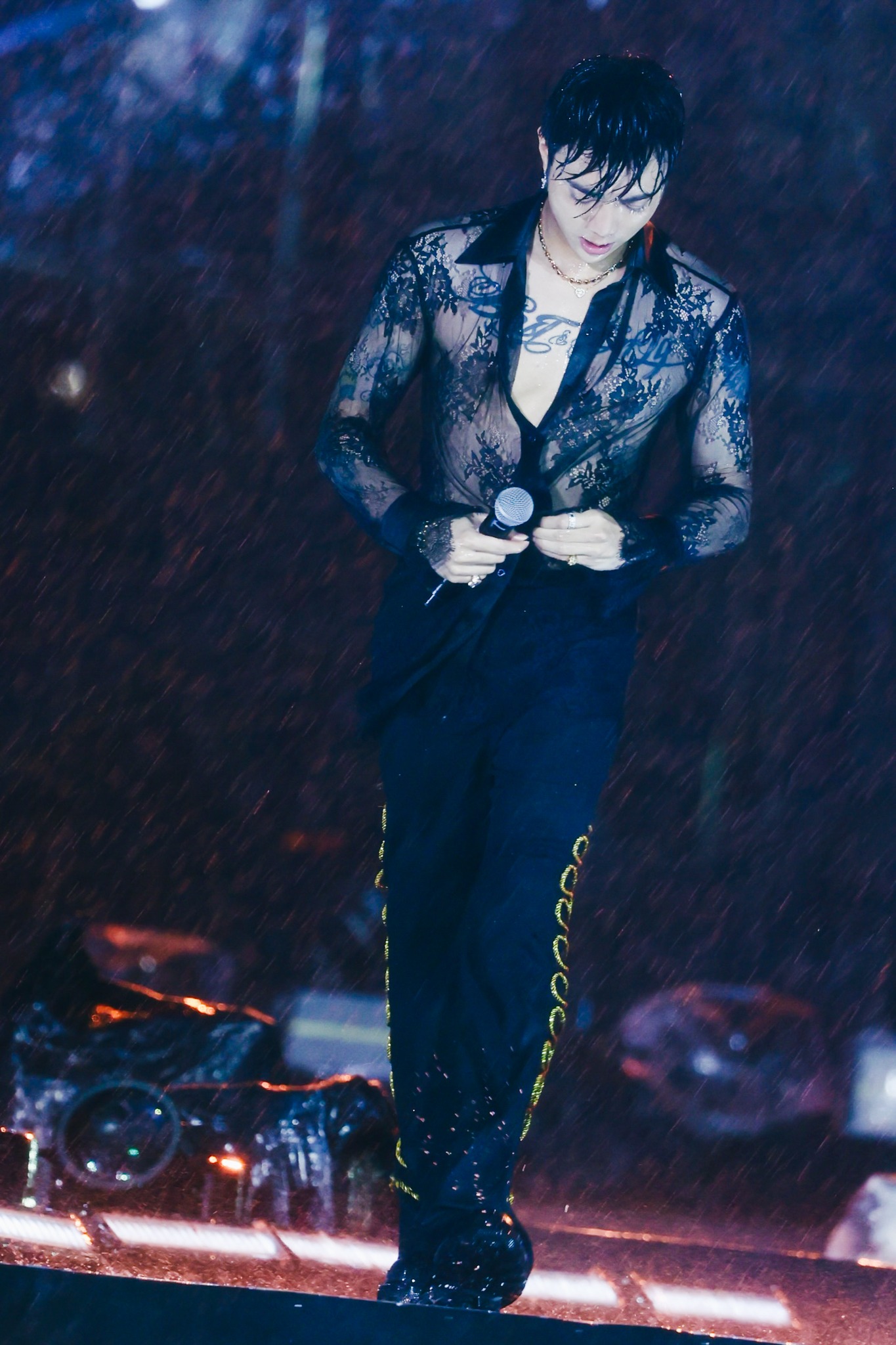 Chủ tịch ACB Trần H&ugrave;ng Huy lại g&acirc;y sốt: &ldquo;Cứ như Soobin Ho&agrave;ng Sơn phi&ecirc;n bản chủ tịch ng&acirc;n h&agrave;ng vậy&rdquo;- Ảnh 6.