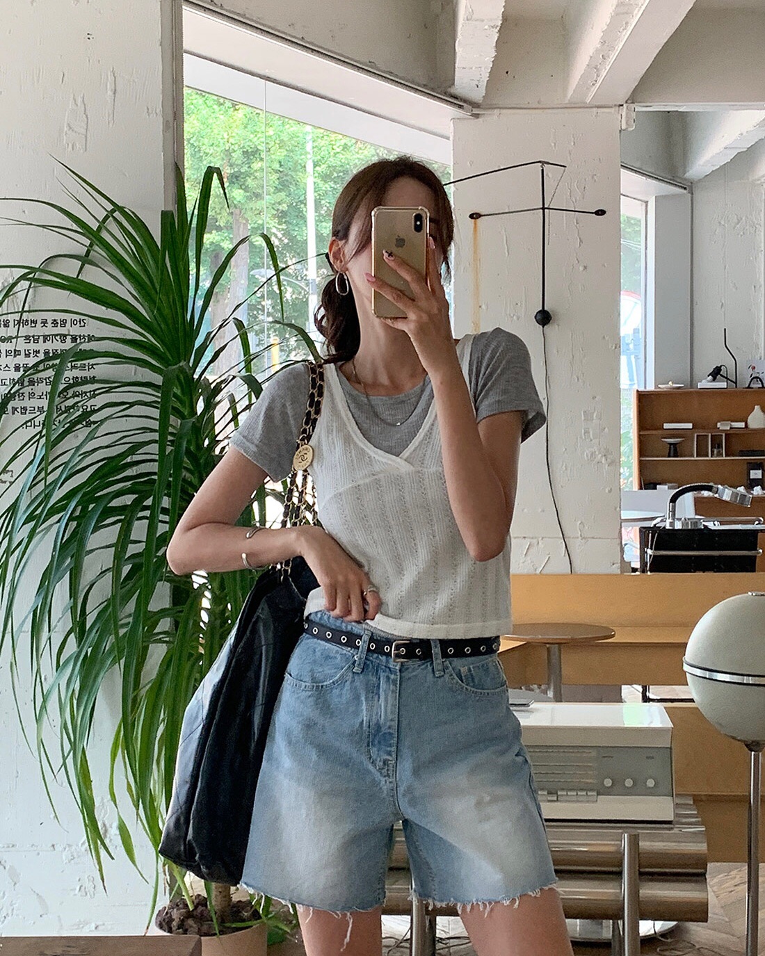 Mặc đẹp rất đơn giản nếu chị em c&oacute; 4 m&oacute;n đồ denim đang l&agrave; mốt- Ảnh 5.