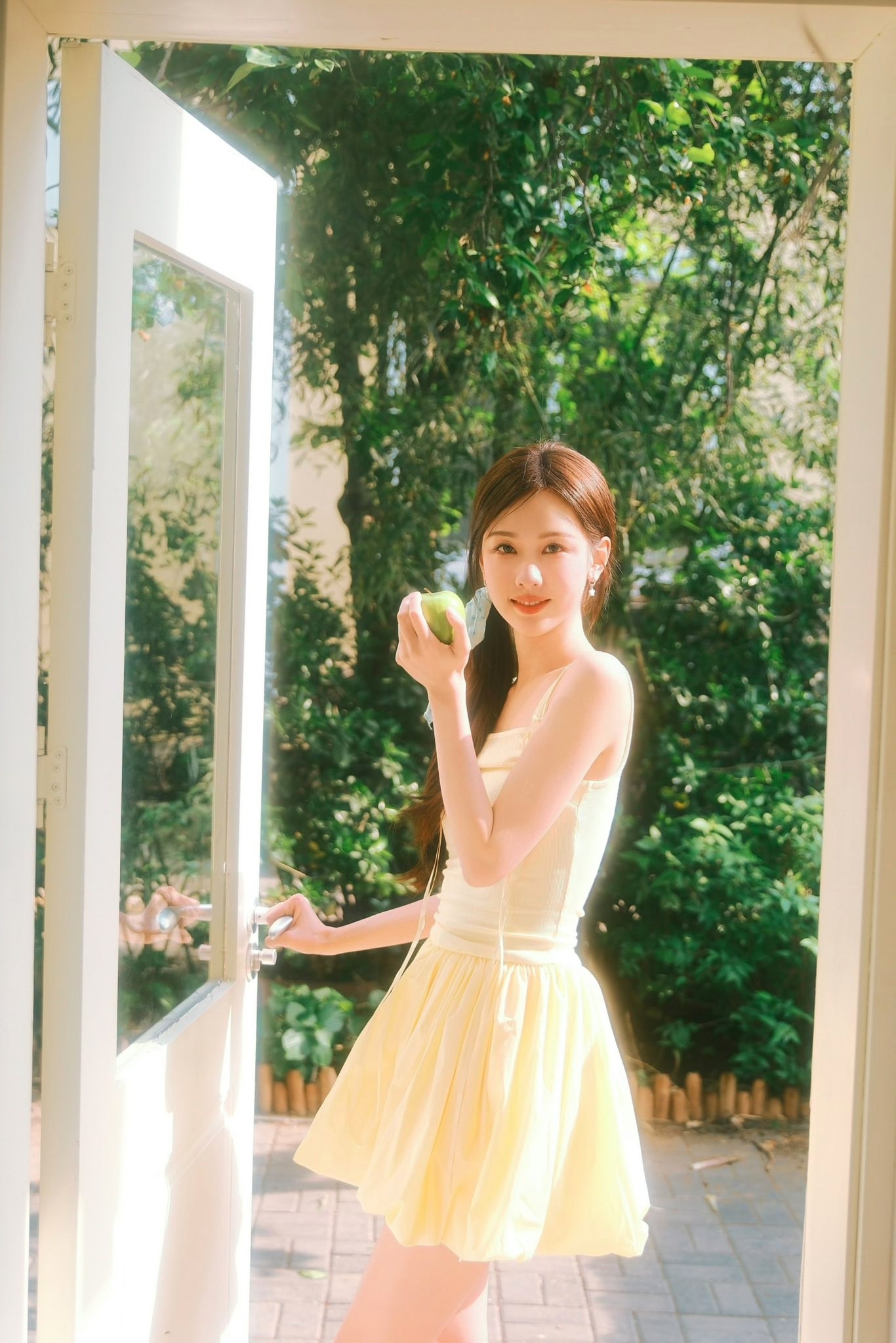 Bạch nguyệt quang Cbiz nỗ lực tại fashion week: Style thay đổi nhưng th&acirc;n h&igrave;nh lại th&agrave;nh t&acirc;m điểm tranh c&atilde;i- Ảnh 12.