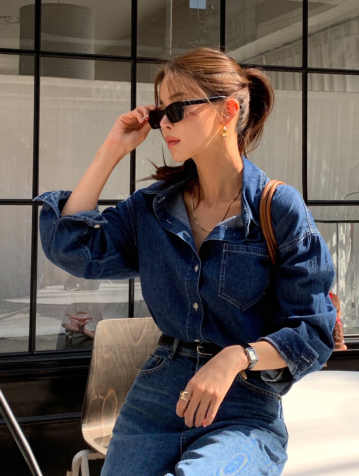 Mặc đẹp rất đơn giản nếu chị em c&oacute; 4 m&oacute;n đồ denim đang l&agrave; mốt- Ảnh 10.