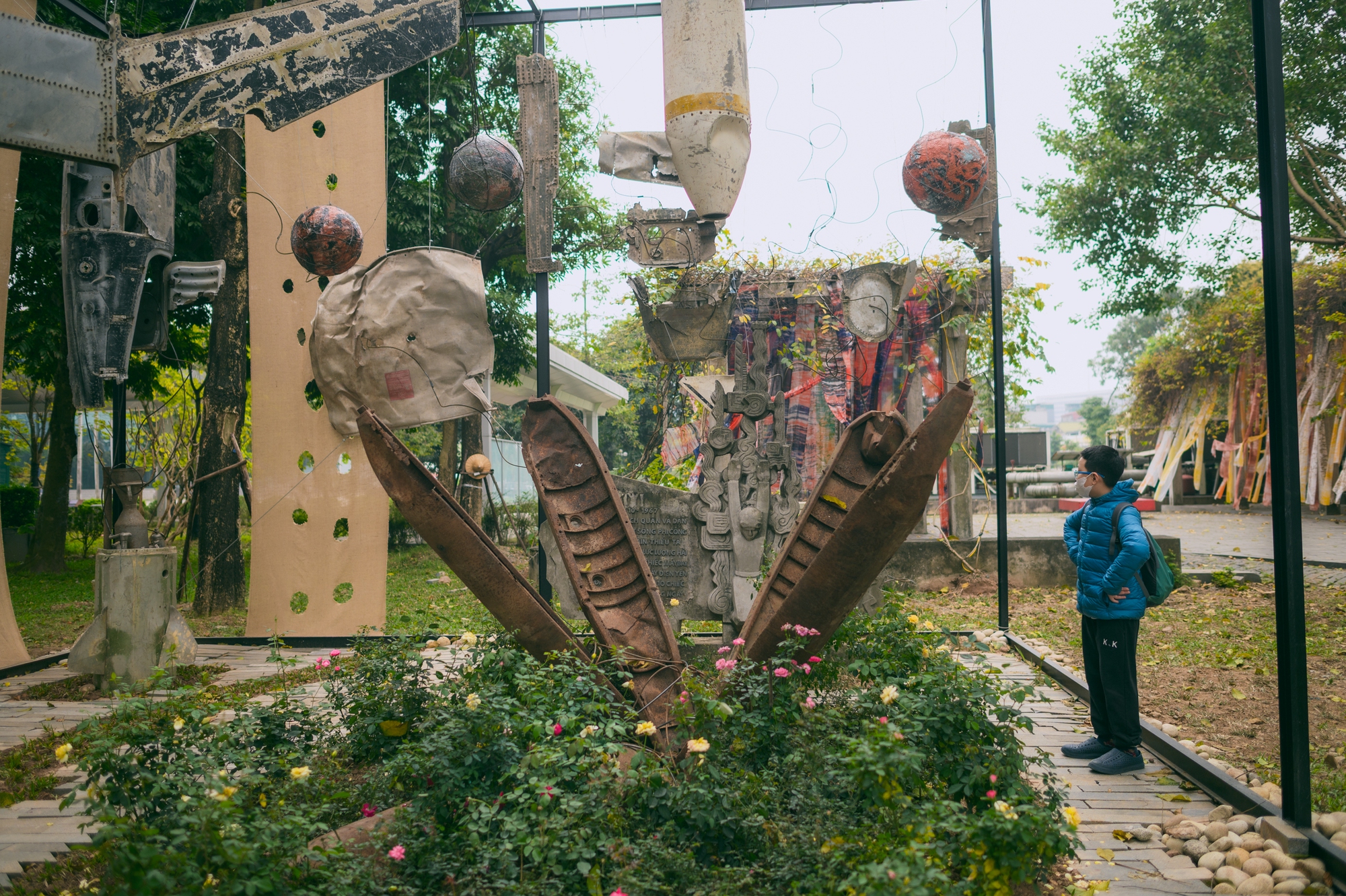 Đem cả x&aacute;c m&aacute;y bay v&agrave; vỏ bom ra trưng b&agrave;y, 2 kh&ocirc;ng gian nghệ thuật mới ở Bảo t&agrave;ng H&agrave; Nội khiến nhiều người nổi da g&agrave;- Ảnh 6.