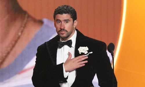 Ch&agrave;ng trai th&acirc;n mật kho&aacute;c vai Lisa (BLACKPINK): Gi&agrave;nh giải Grammy, lập kỷ lục 4,1 tỷ views vẫn bị Tổng thống Trump ch&ecirc;- Ảnh 5.