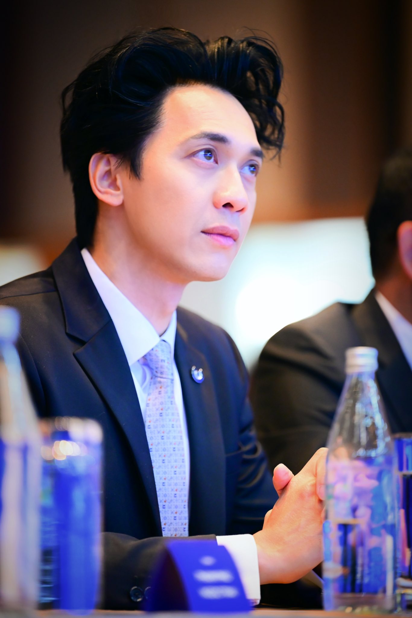 Chủ tịch ACB Trần H&ugrave;ng Huy lại g&acirc;y sốt: &ldquo;Cứ như Soobin Ho&agrave;ng Sơn phi&ecirc;n bản chủ tịch ng&acirc;n h&agrave;ng vậy&rdquo;- Ảnh 10.