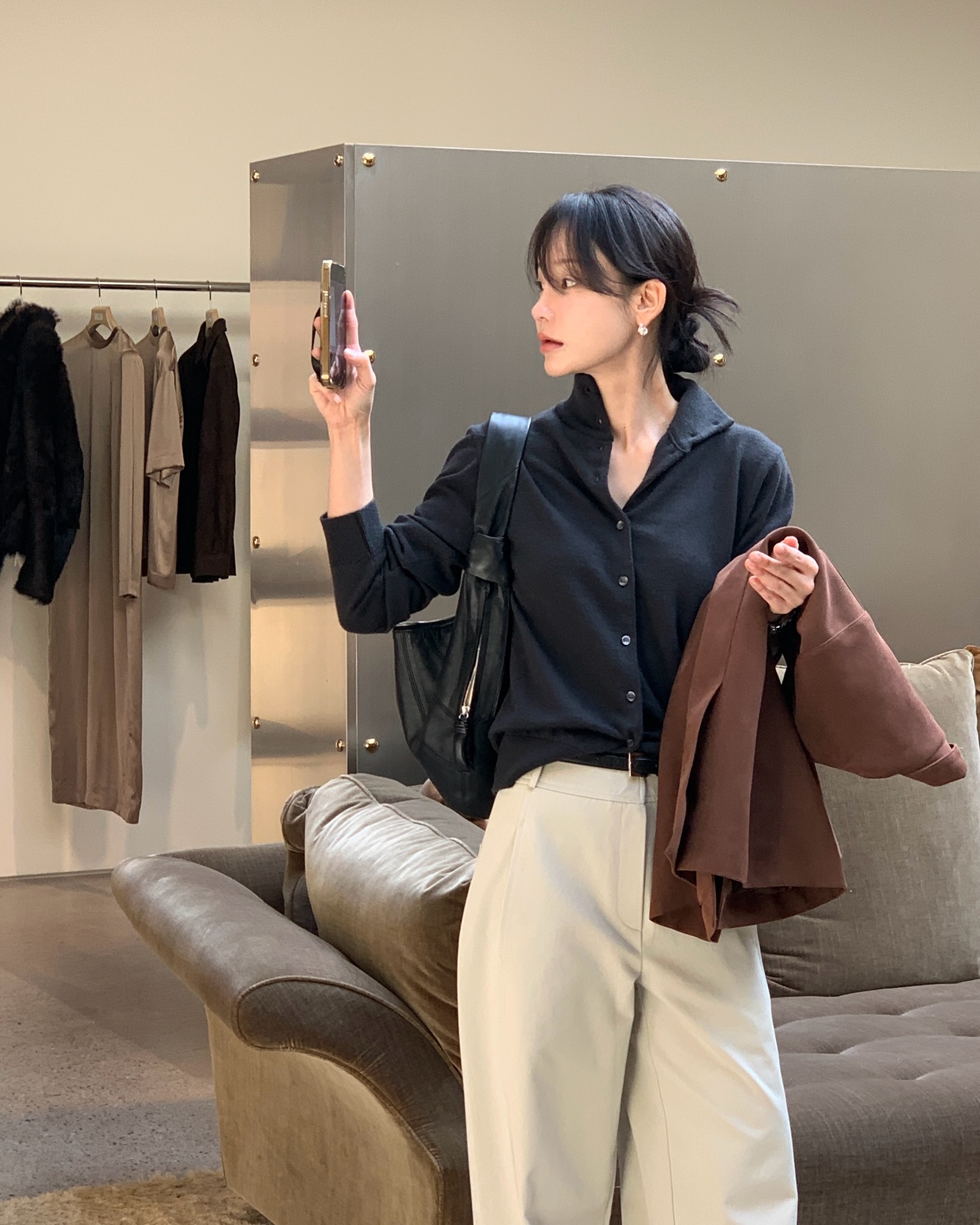 4 c&ocirc;ng thức mặc quần ống rộng t&ocirc;n d&aacute;ng v&agrave; đẹp từ c&ocirc;ng sở ra phố- Ảnh 5.