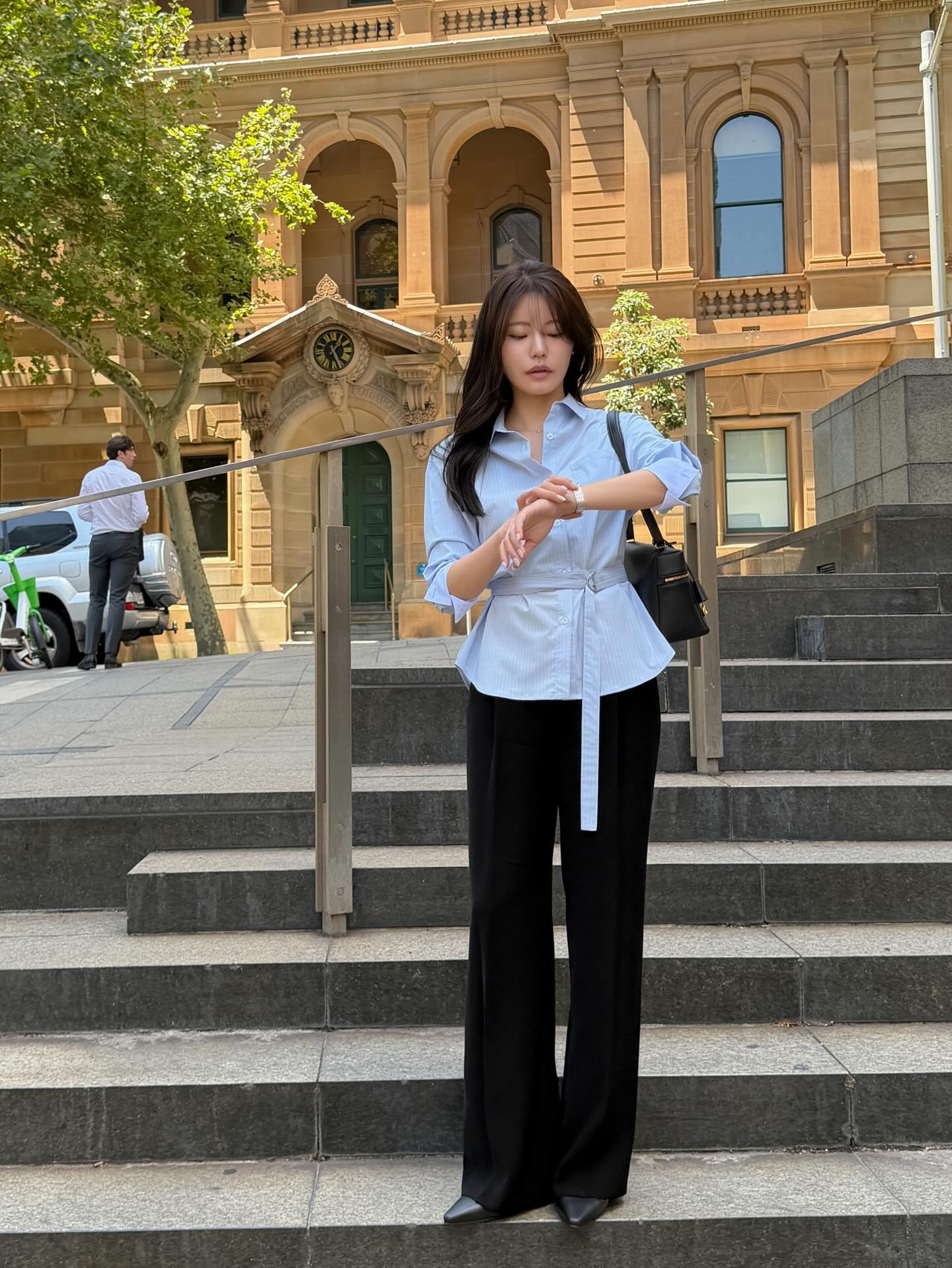 4 c&ocirc;ng thức mặc quần ống rộng t&ocirc;n d&aacute;ng v&agrave; đẹp từ c&ocirc;ng sở ra phố- Ảnh 8.