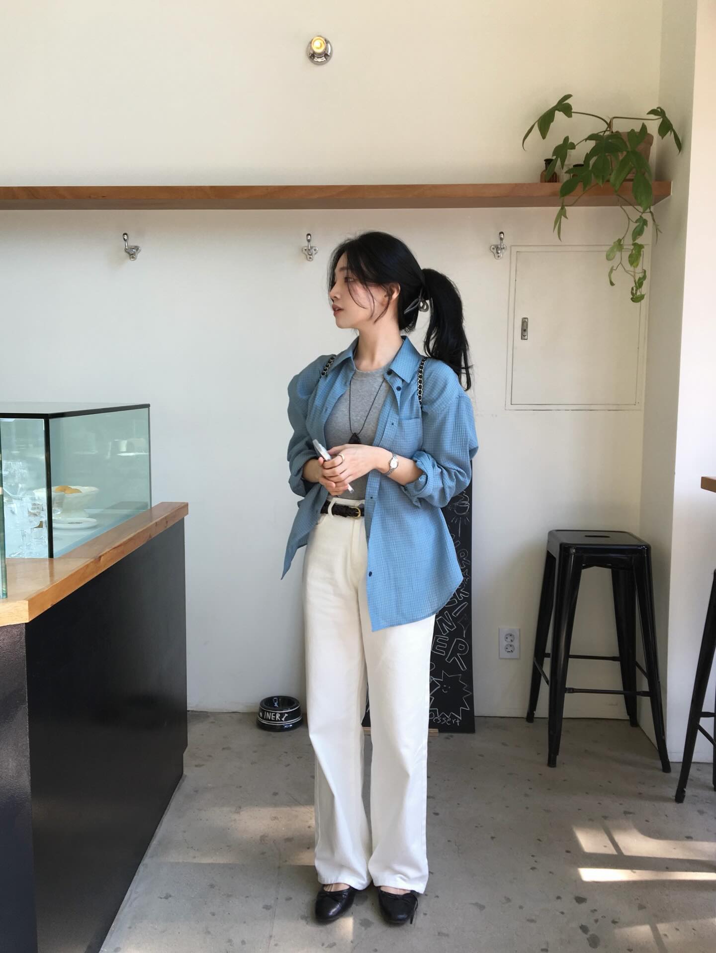 4 c&ocirc;ng thức mặc quần ống rộng t&ocirc;n d&aacute;ng v&agrave; đẹp từ c&ocirc;ng sở ra phố- Ảnh 7.