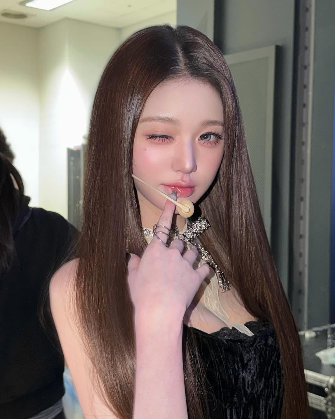 C&ocirc;ng ch&uacute;a Kpop bị gh&eacute;t nhất hiện tại: Li&ecirc;n ho&agrave;n &ldquo;phốt&rdquo; th&aacute;i độ, &aacute;m ảnh center đến căng thẳng- Ảnh 6.