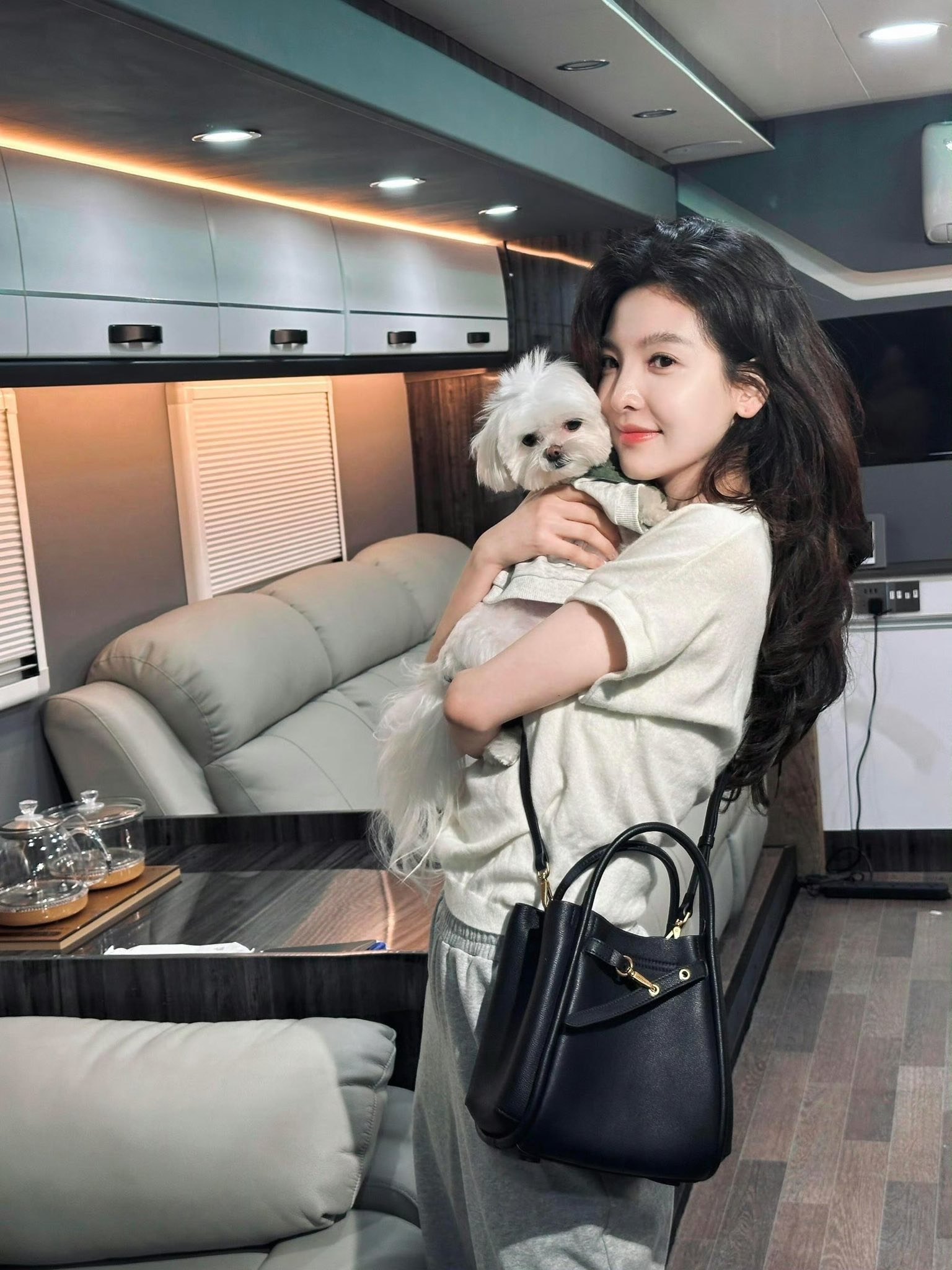 Bạch nguyệt quang Cbiz ch&agrave;o camera 1 gi&acirc;y m&agrave; lụy 9 th&aacute;ng 10 ng&agrave;y: Visual "chặt đẹp" Getty Images, style basic m&agrave; xinh đi&ecirc;n- Ảnh 13.