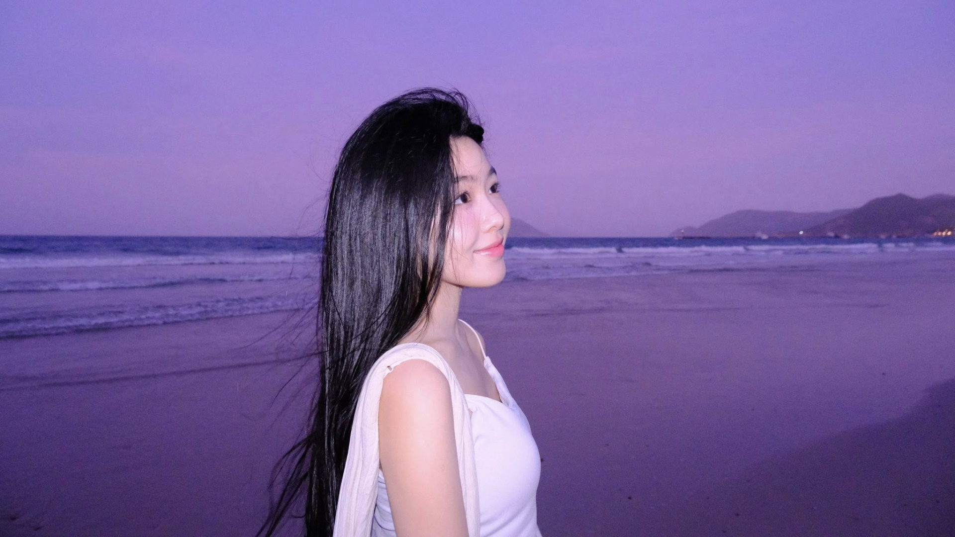 Lọ Lem kh&ocirc;ng mặc bikini, ra biển vẫn l&agrave; nữ thần!- Ảnh 2.