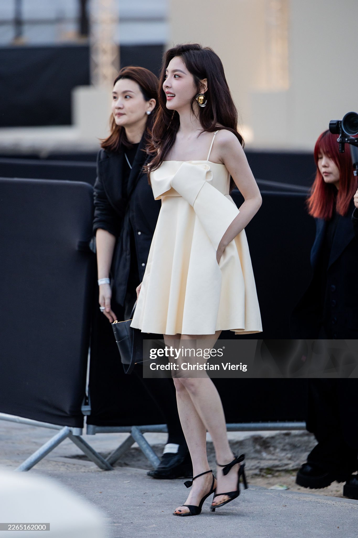 Bạch nguyệt quang Cbiz ch&agrave;o camera 1 gi&acirc;y m&agrave; lụy 9 th&aacute;ng 10 ng&agrave;y: Visual "chặt đẹp" Getty Images, style basic m&agrave; xinh đi&ecirc;n- Ảnh 3.