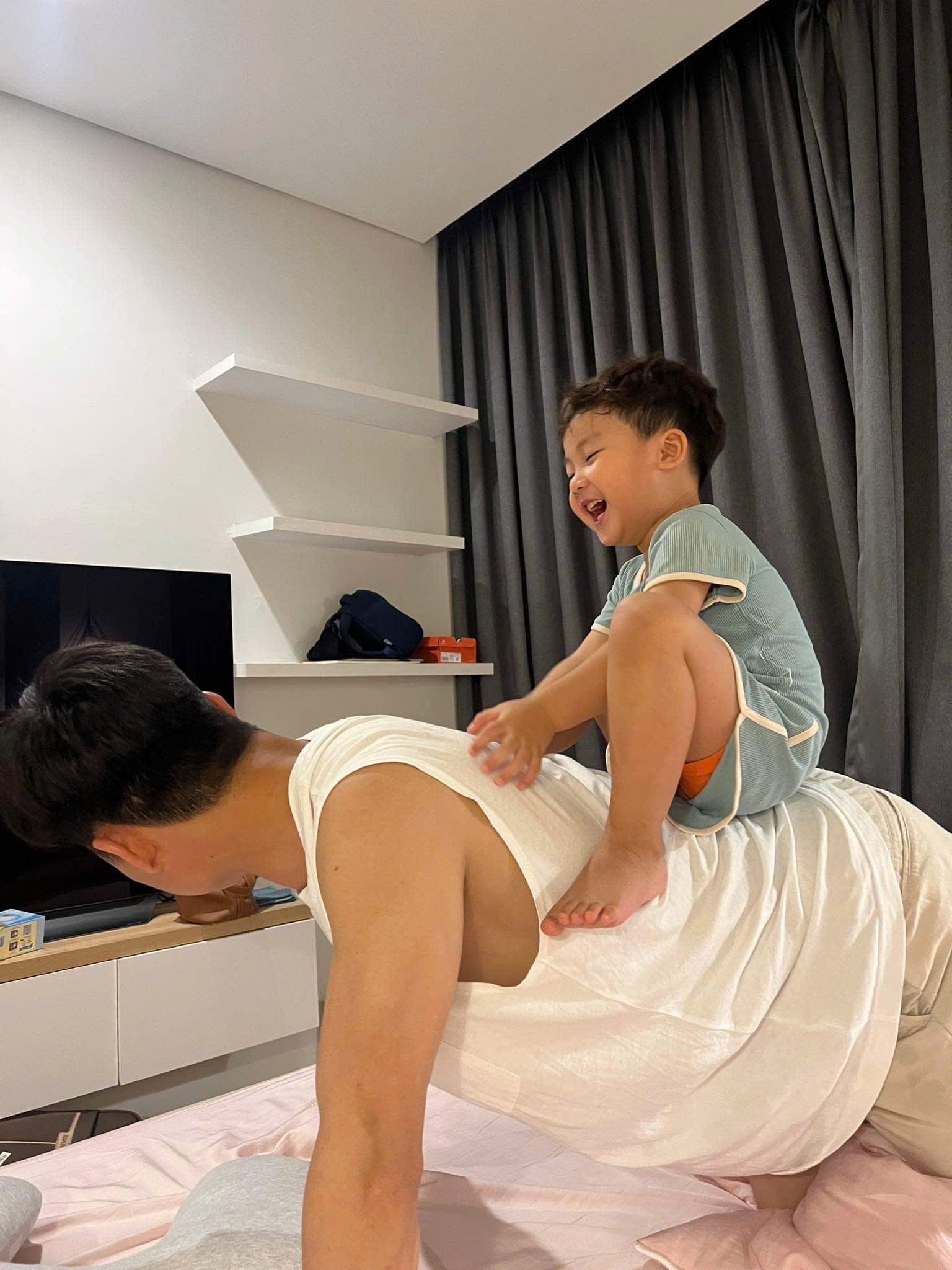 Đại u&yacute; Thăng Văn Cương đăng clip 