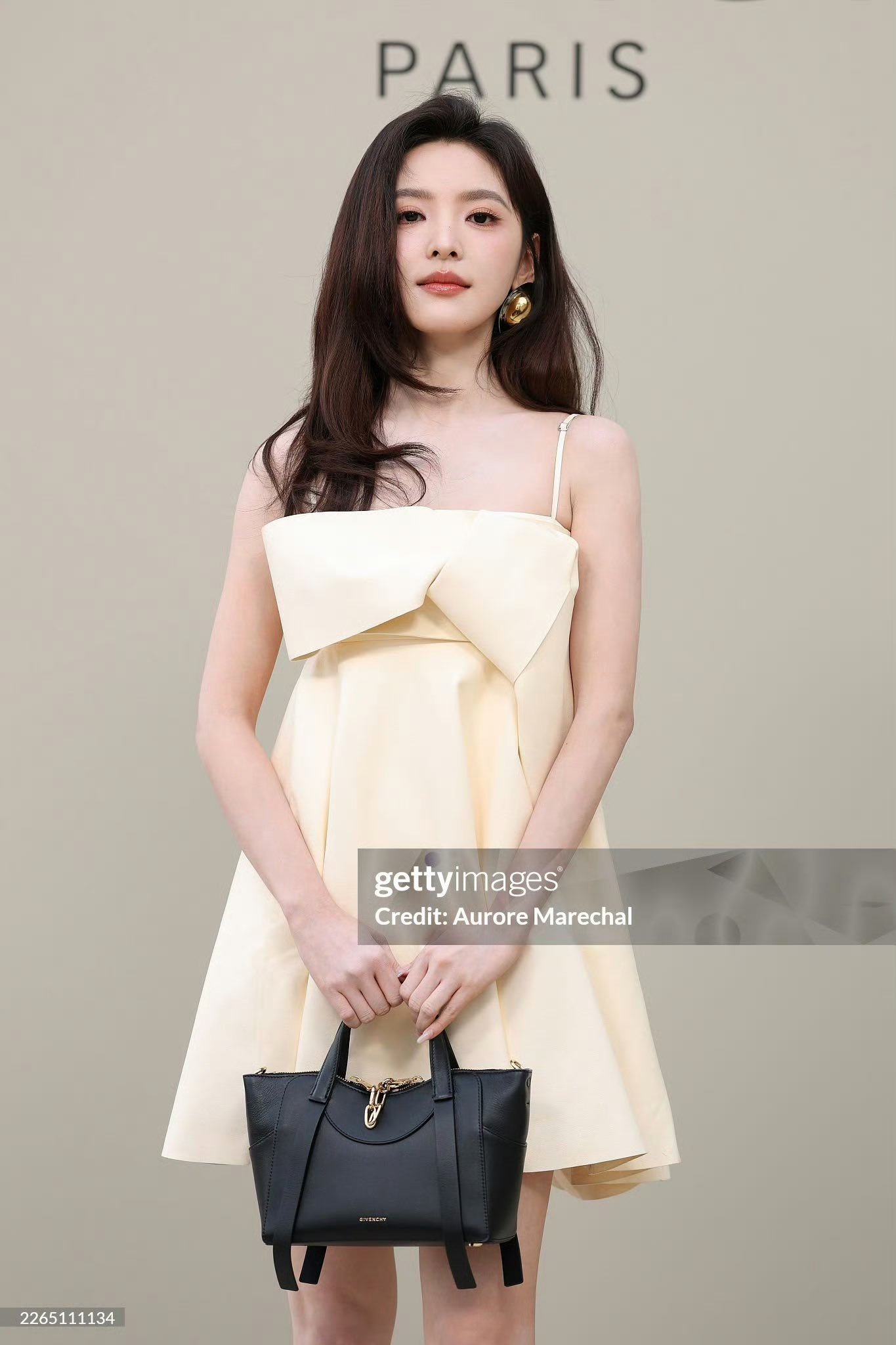 Bạch nguyệt quang Cbiz ch&agrave;o camera 1 gi&acirc;y m&agrave; lụy 9 th&aacute;ng 10 ng&agrave;y: Visual "chặt đẹp" Getty Images, style basic m&agrave; xinh đi&ecirc;n- Ảnh 1.