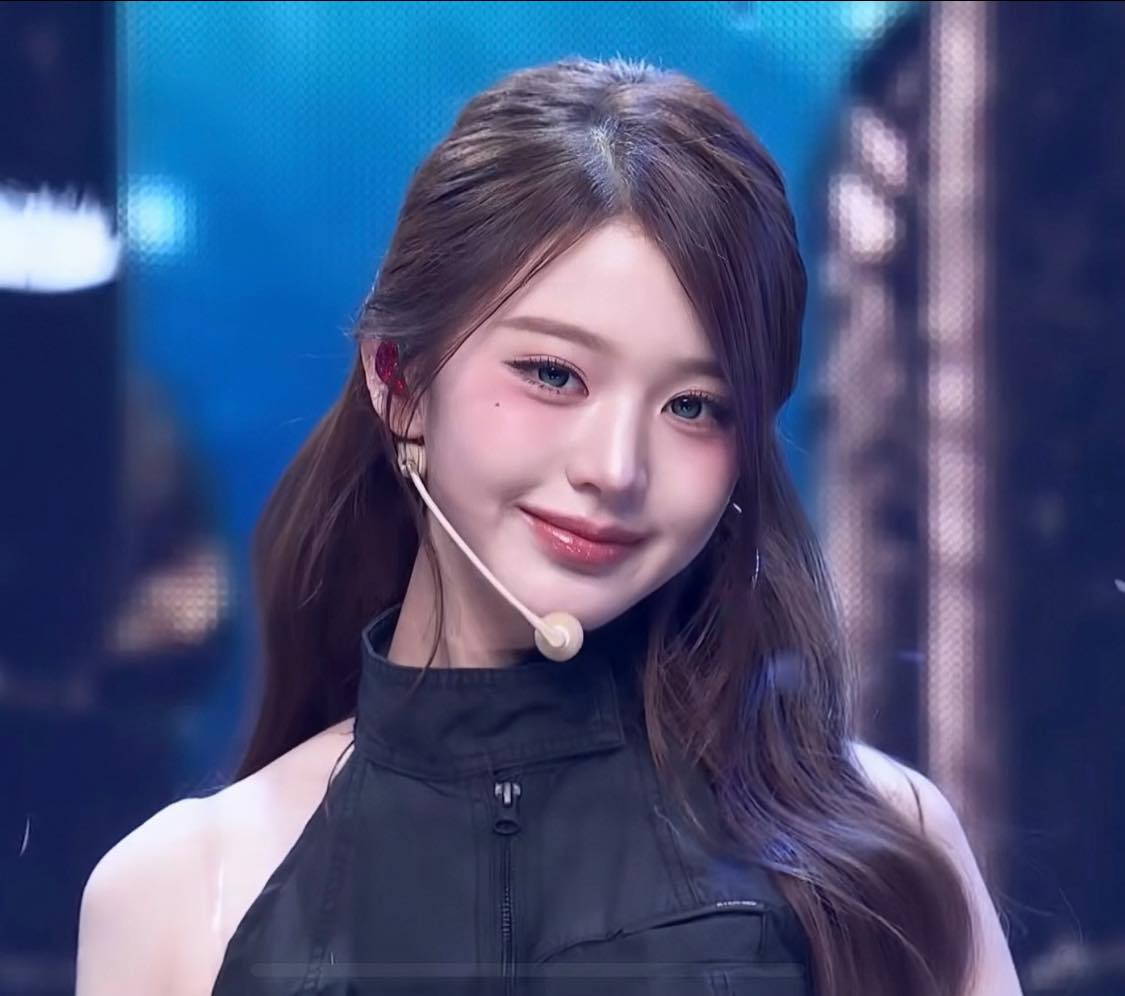 C&ocirc;ng ch&uacute;a Kpop bị gh&eacute;t nhất hiện tại: Li&ecirc;n ho&agrave;n &ldquo;phốt&rdquo; th&aacute;i độ, &aacute;m ảnh center đến căng thẳng- Ảnh 4.