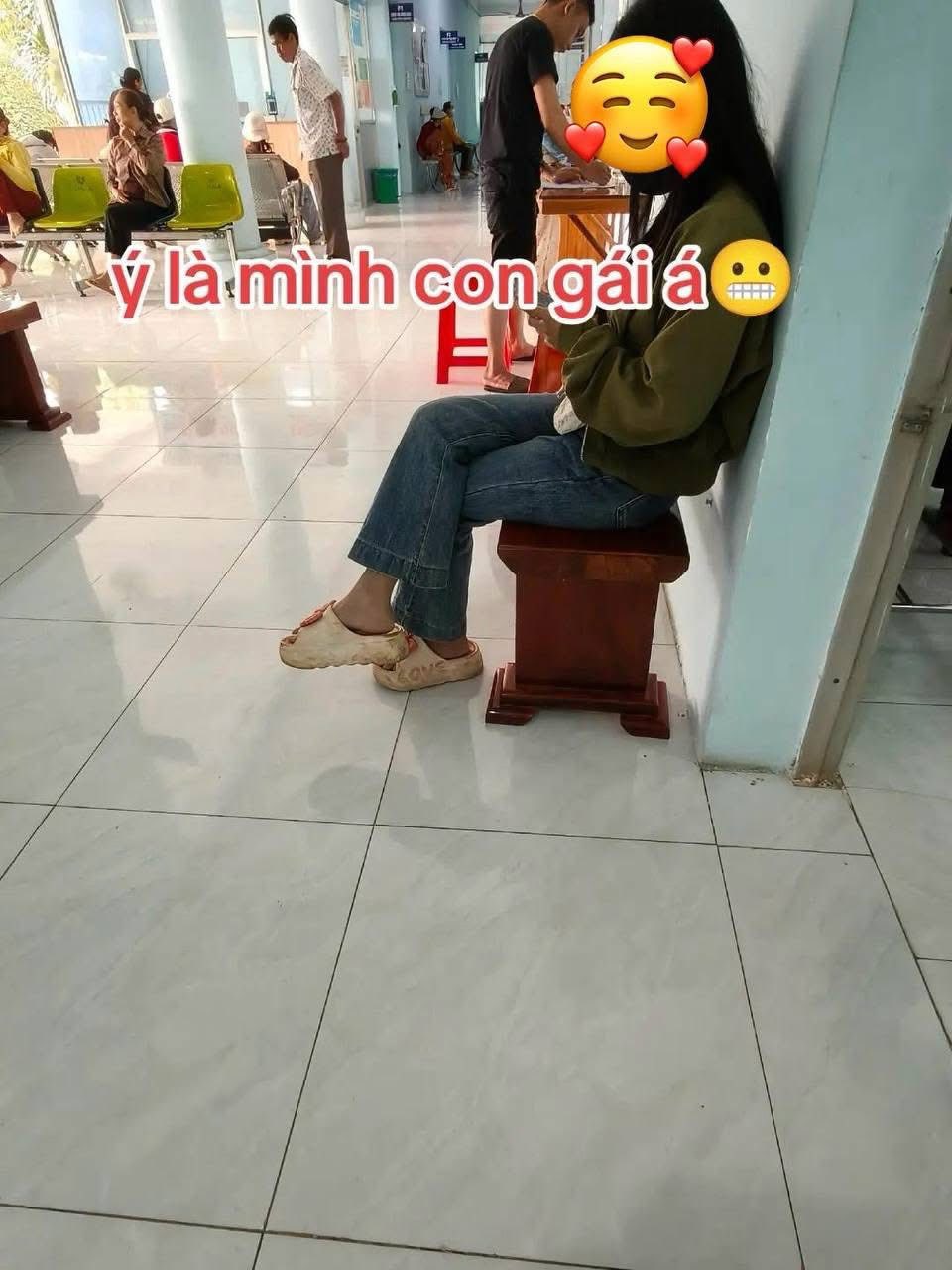 Vụ chụp l&eacute;n c&ocirc; g&aacute;i ở bệnh viện để b&ecirc;u rếu: Nơi gi&agrave;nh giật sự sống đ&acirc;u phải s&agrave;n diễn thời trang m&agrave; đ&ograve;i lộng lẫy?- Ảnh 2.